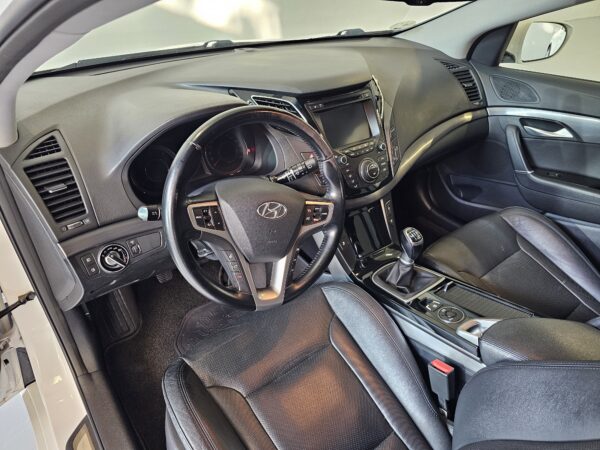 Hyundai i40 CW 1.7 CRDi 136 Tecno Xenon Sky - Imagen 14