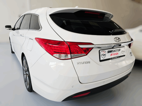 Hyundai i40 CW 1.7 CRDi 136 Tecno Xenon Sky - Imagen 10