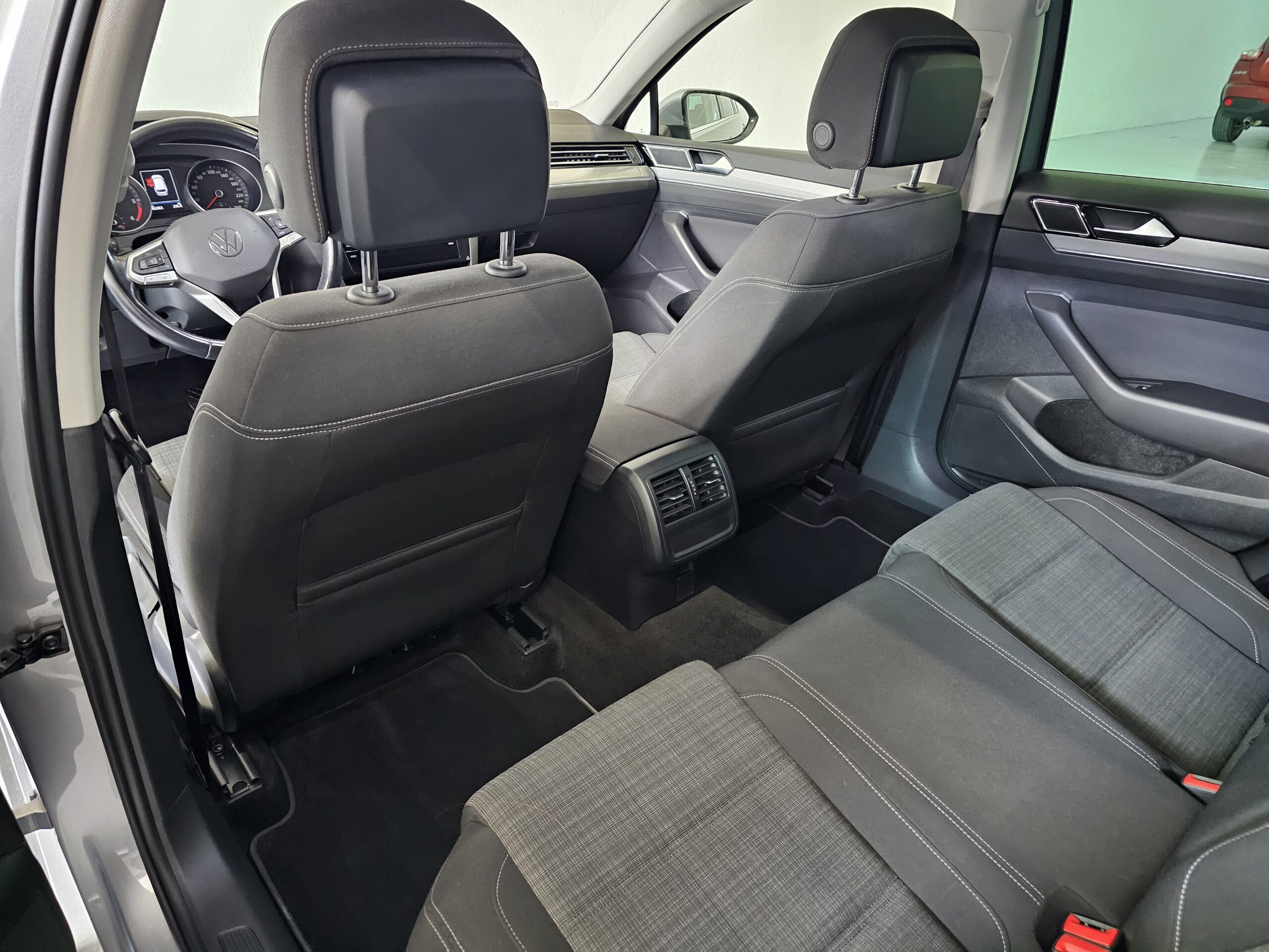 Volkswagen Passat Variant Executive 2.0 TDI EVO 150CV DSG7 - Imagen 12