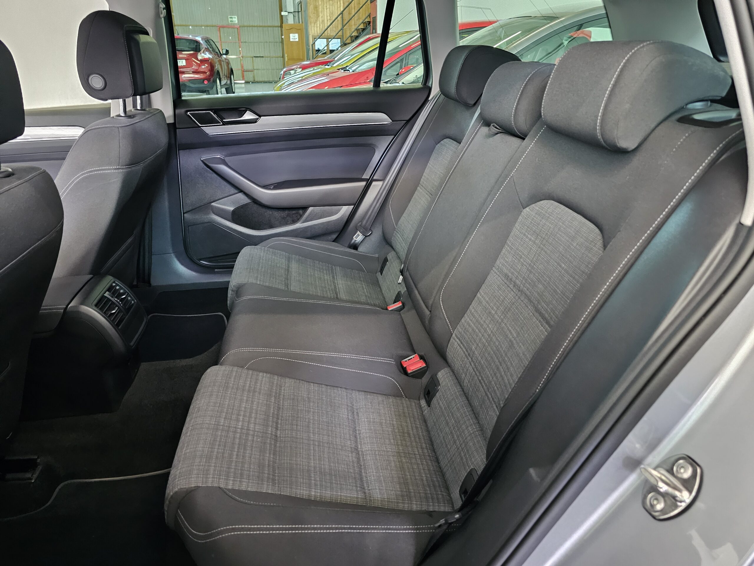 Volkswagen Passat Variant Executive 2.0 TDI EVO 150CV DSG7 - Imagen 13