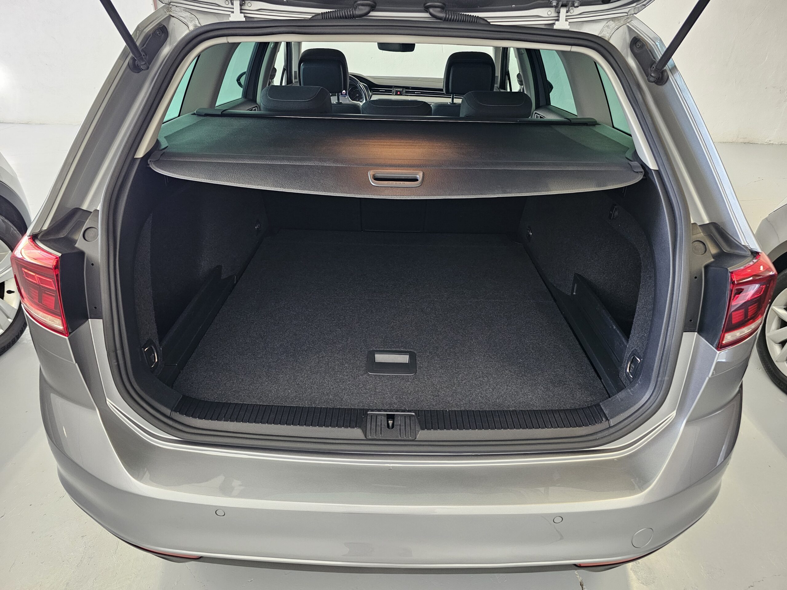 Volkswagen Passat Variant Executive 2.0 TDI EVO 150CV DSG7 - Imagen 18