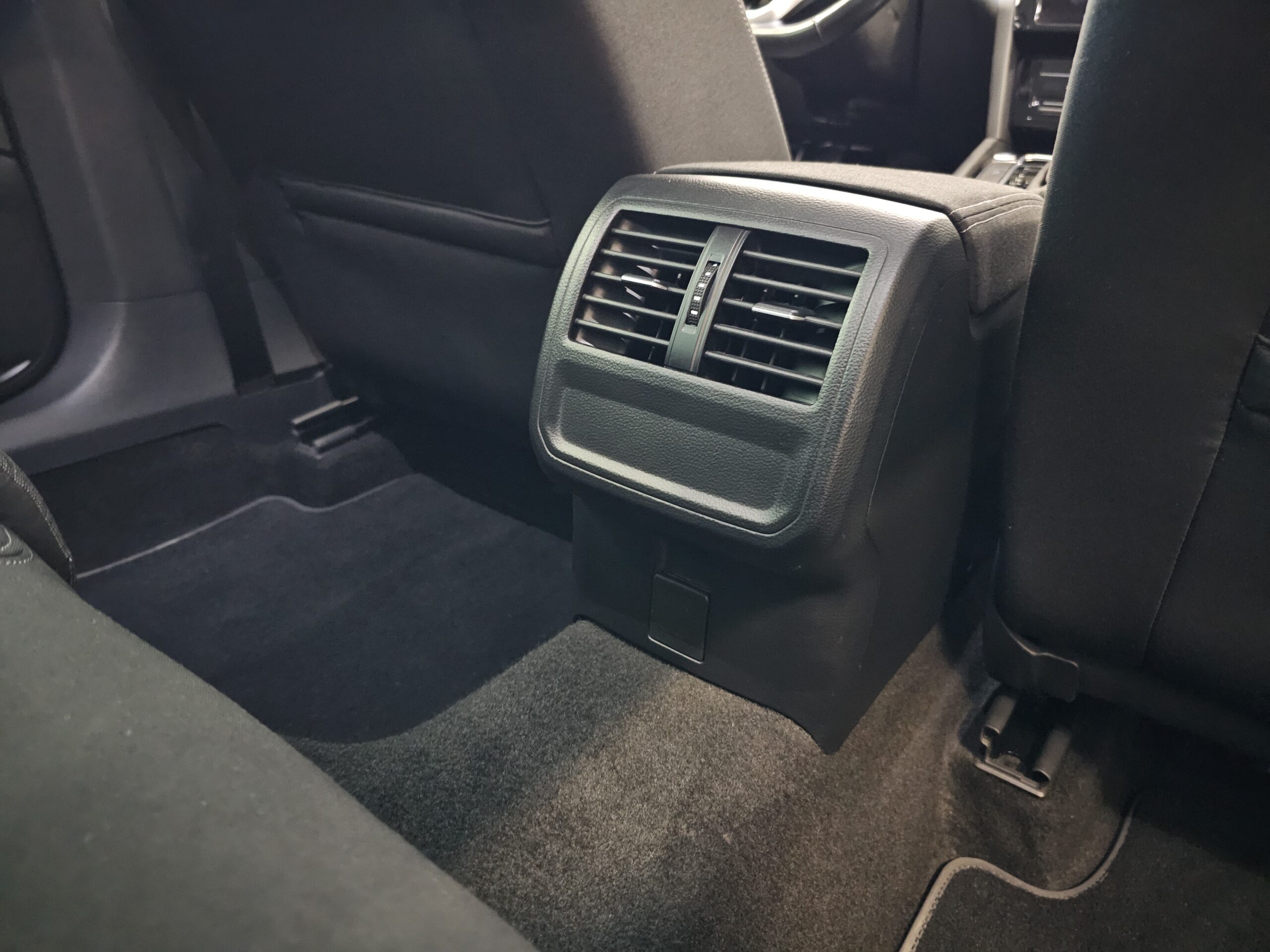 Volkswagen Passat Variant Executive 2.0 TDI EVO 150CV DSG7 - Imagen 22