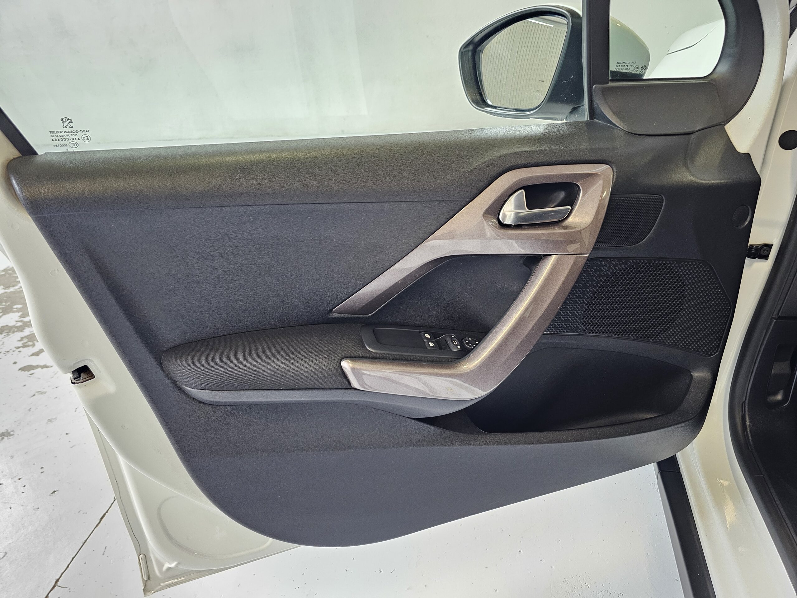 Peugeot 2008 1.2 VTi Active - Imagen 27