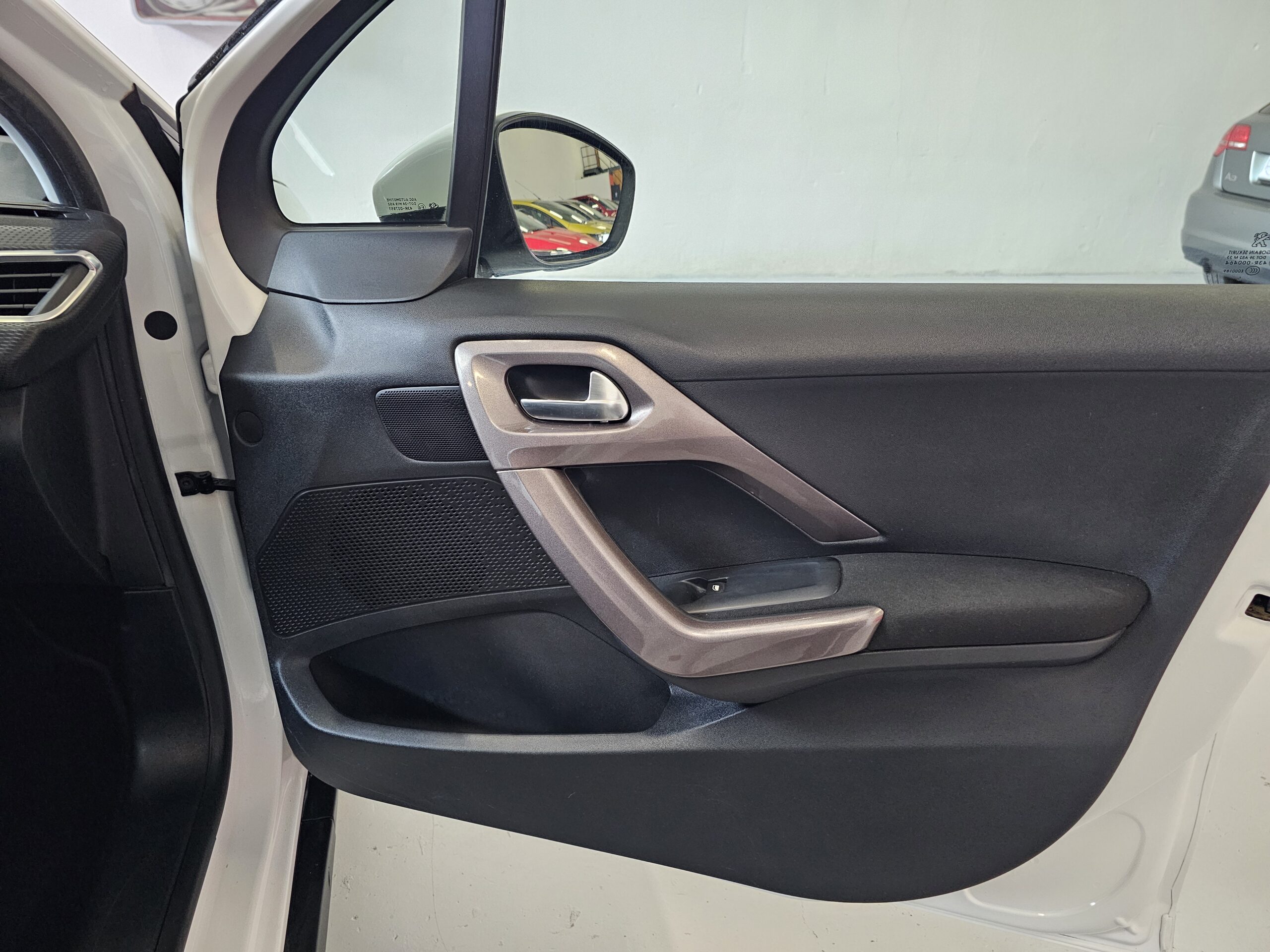 Peugeot 2008 1.2 VTi Active - Imagen 28