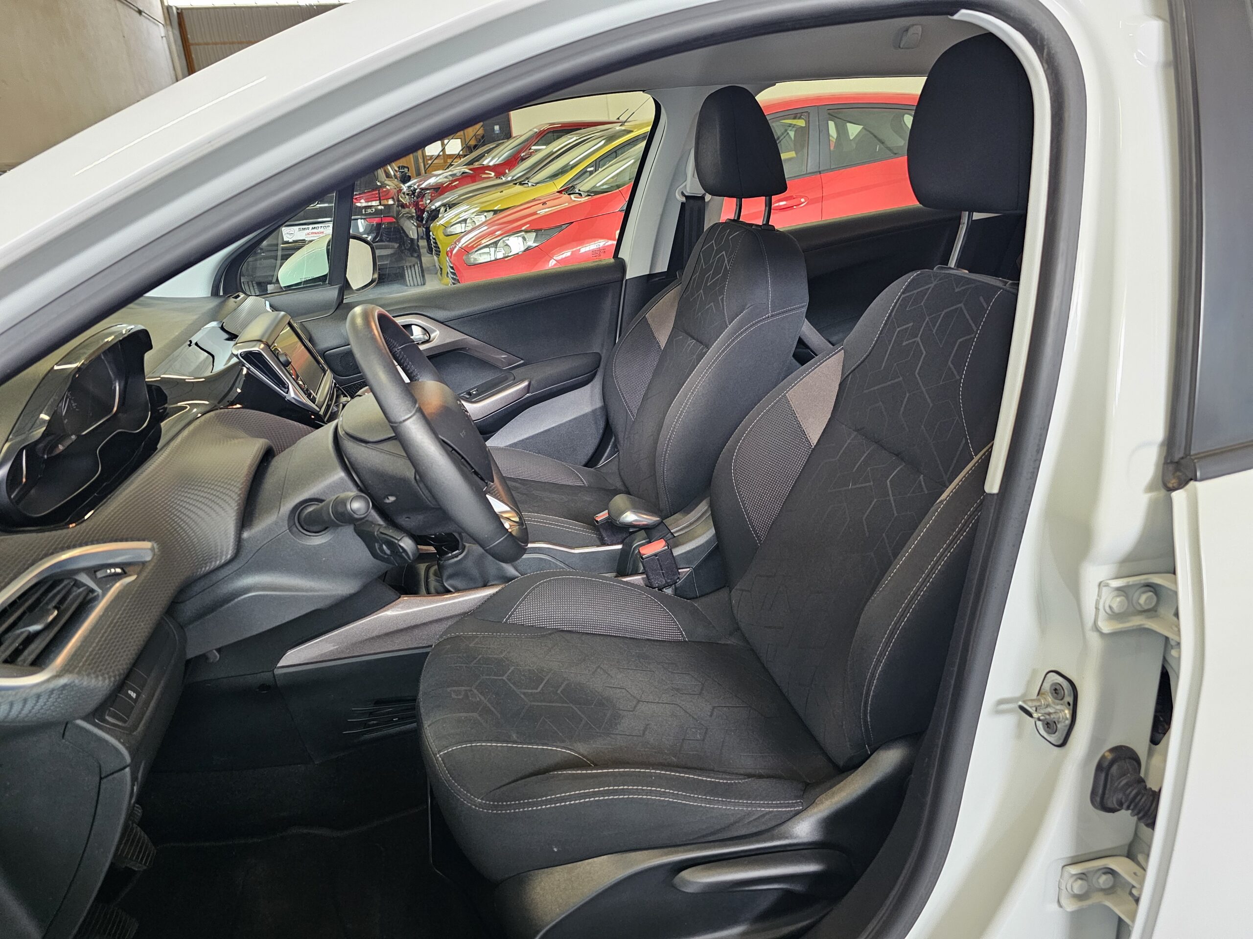 Peugeot 2008 1.2 VTi Active - Imagen 29