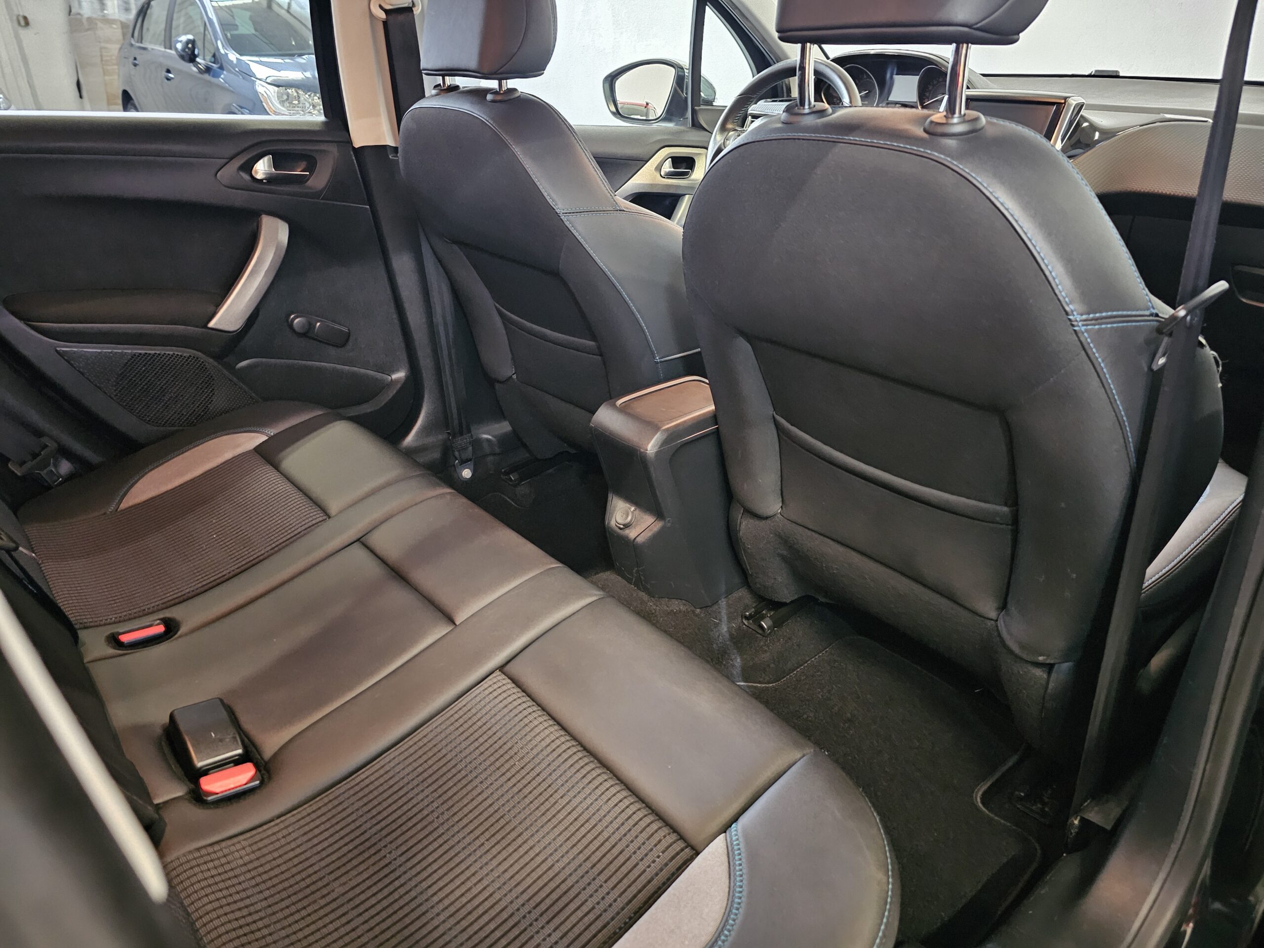 Peugeot 2008 1.2 PureTech 110cv Urban Move - Imagen 28