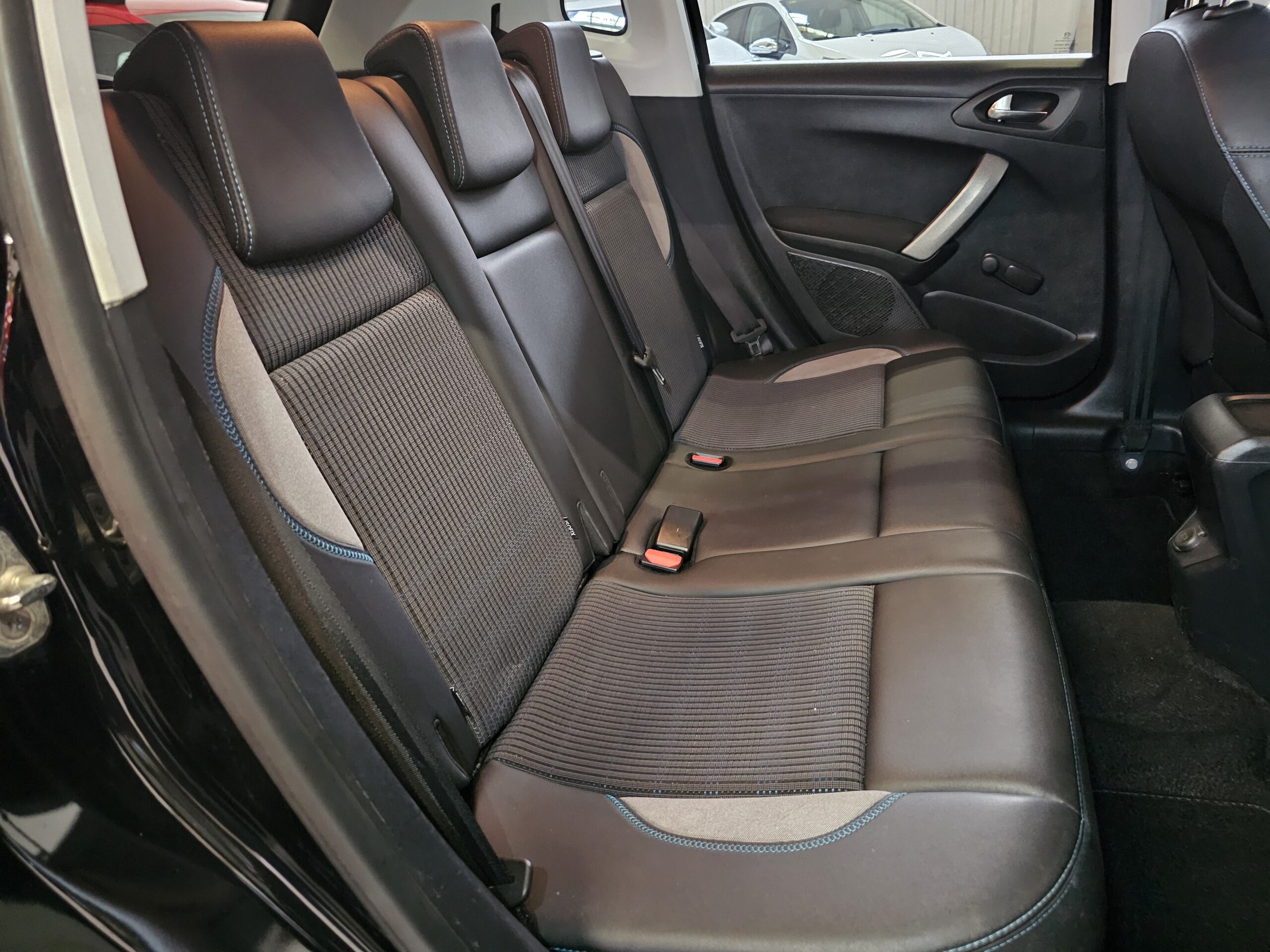 Peugeot 2008 1.2 PureTech 110cv Urban Move - Imagen 29