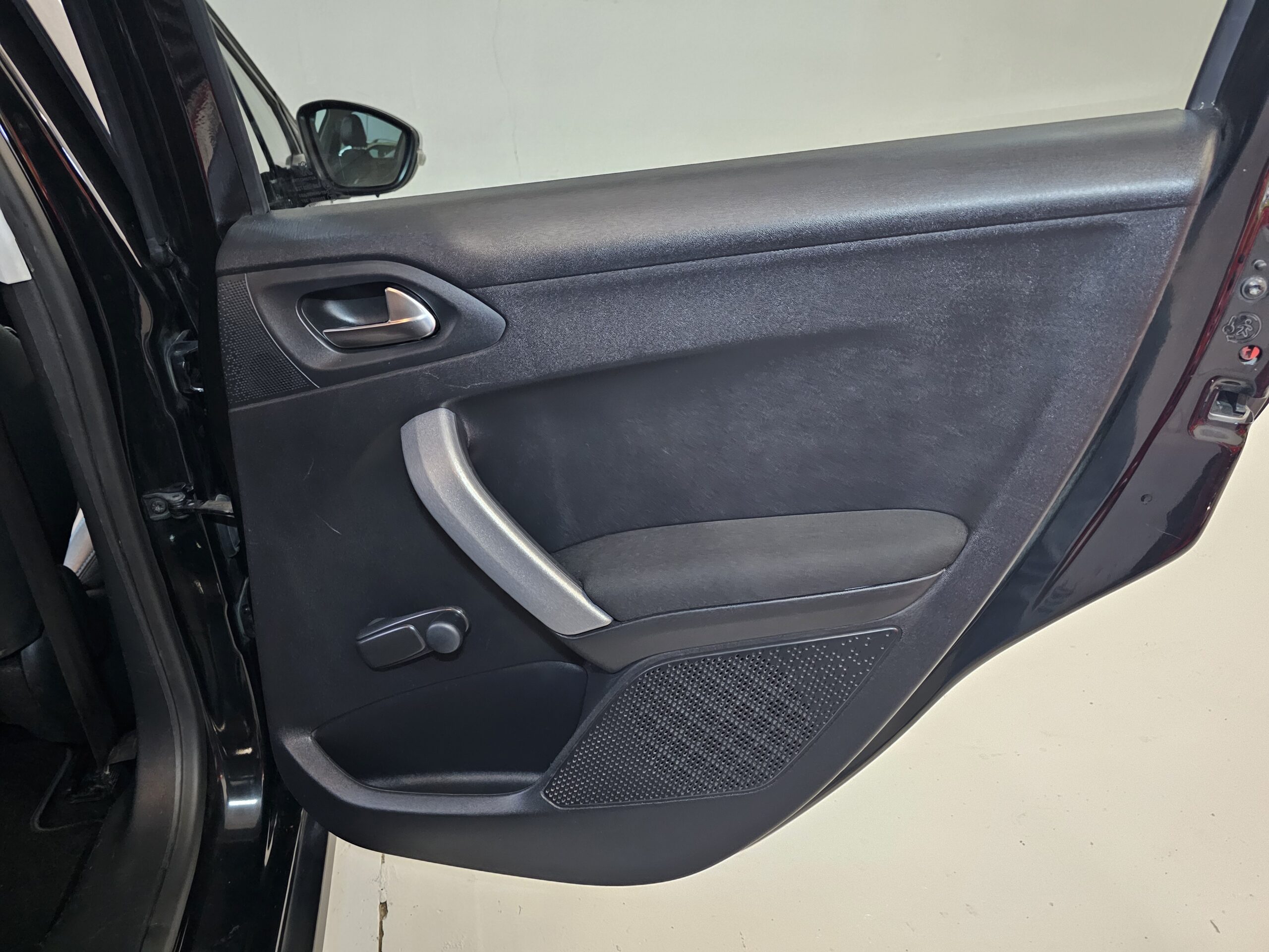 Peugeot 2008 1.2 PureTech 110cv Urban Move - Imagen 30