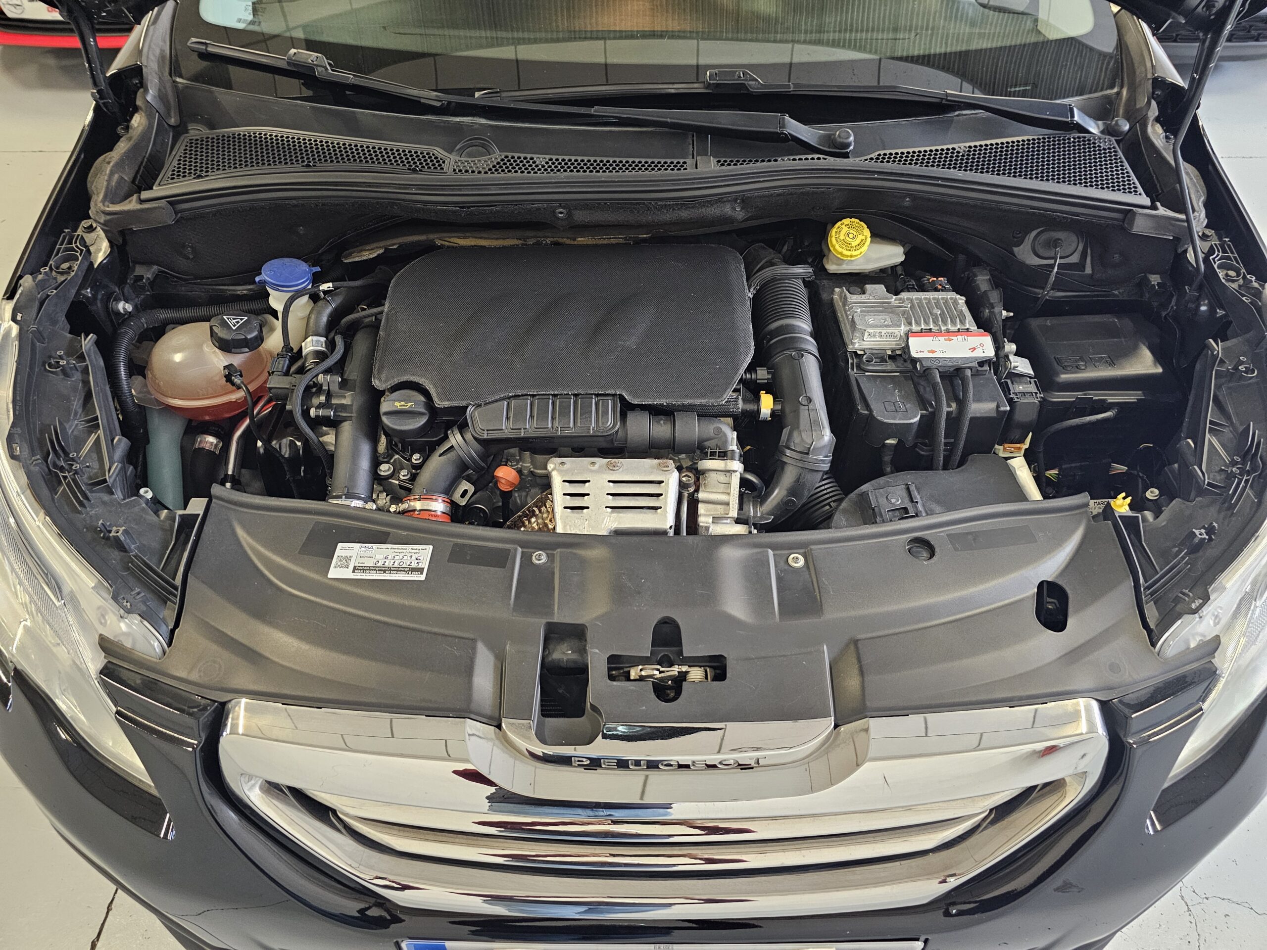 Peugeot 2008 1.2 PureTech 110cv Urban Move - Imagen 43