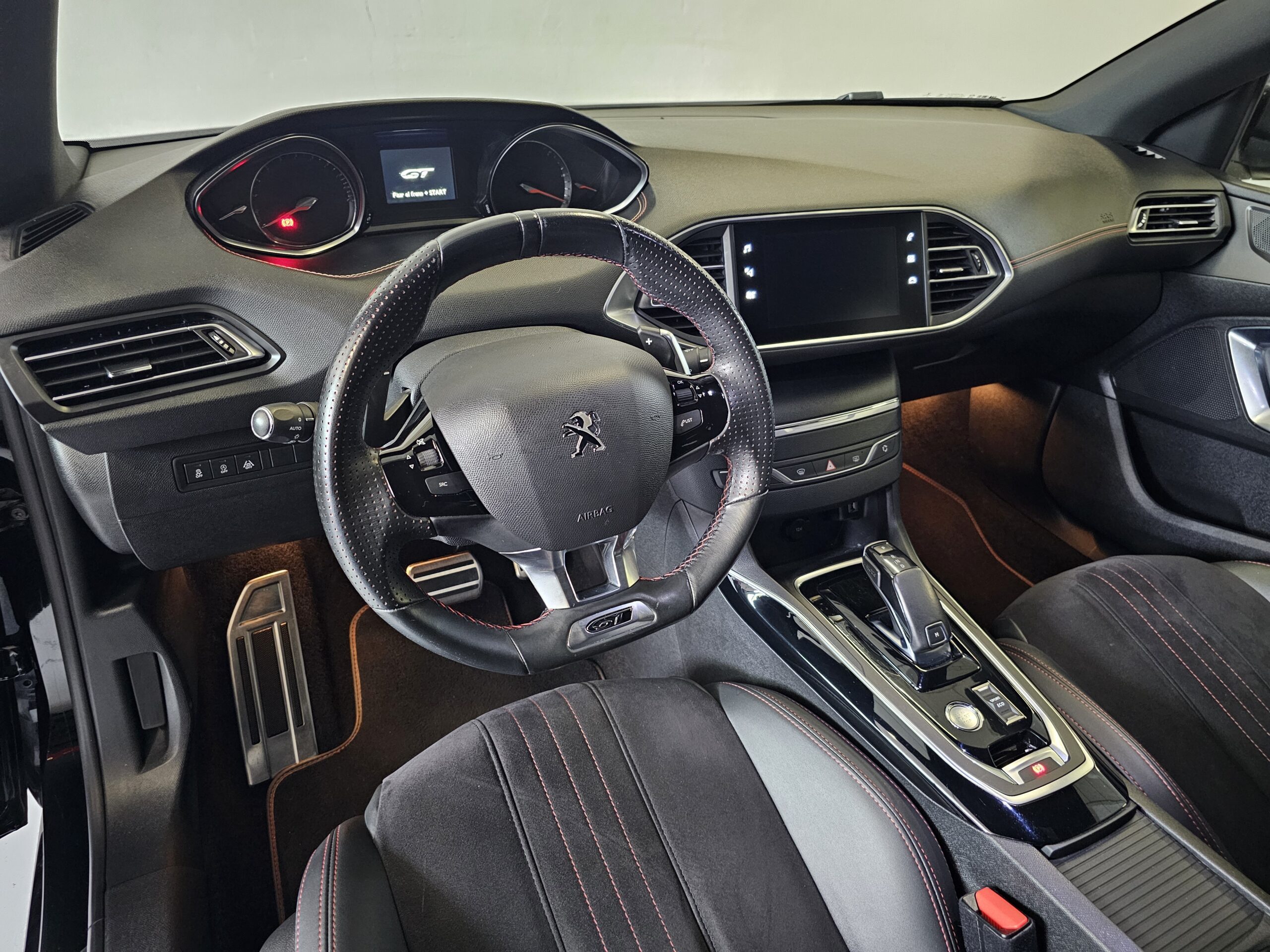 Peugeot 308 SW GT BlueHDI 180CV EAT8 - Imagen 24