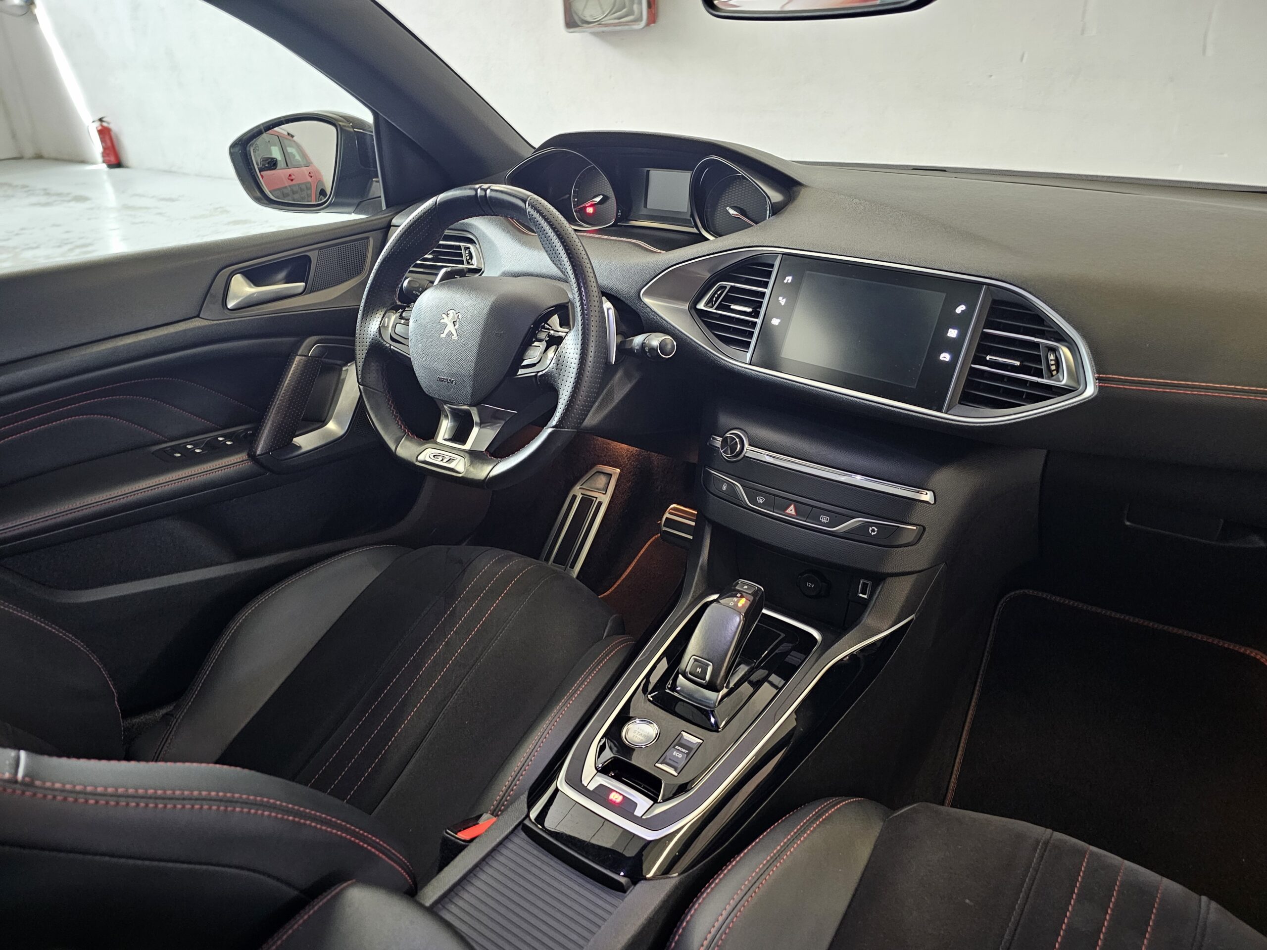 Peugeot 308 SW GT BlueHDI 180CV EAT8 - Imagen 34