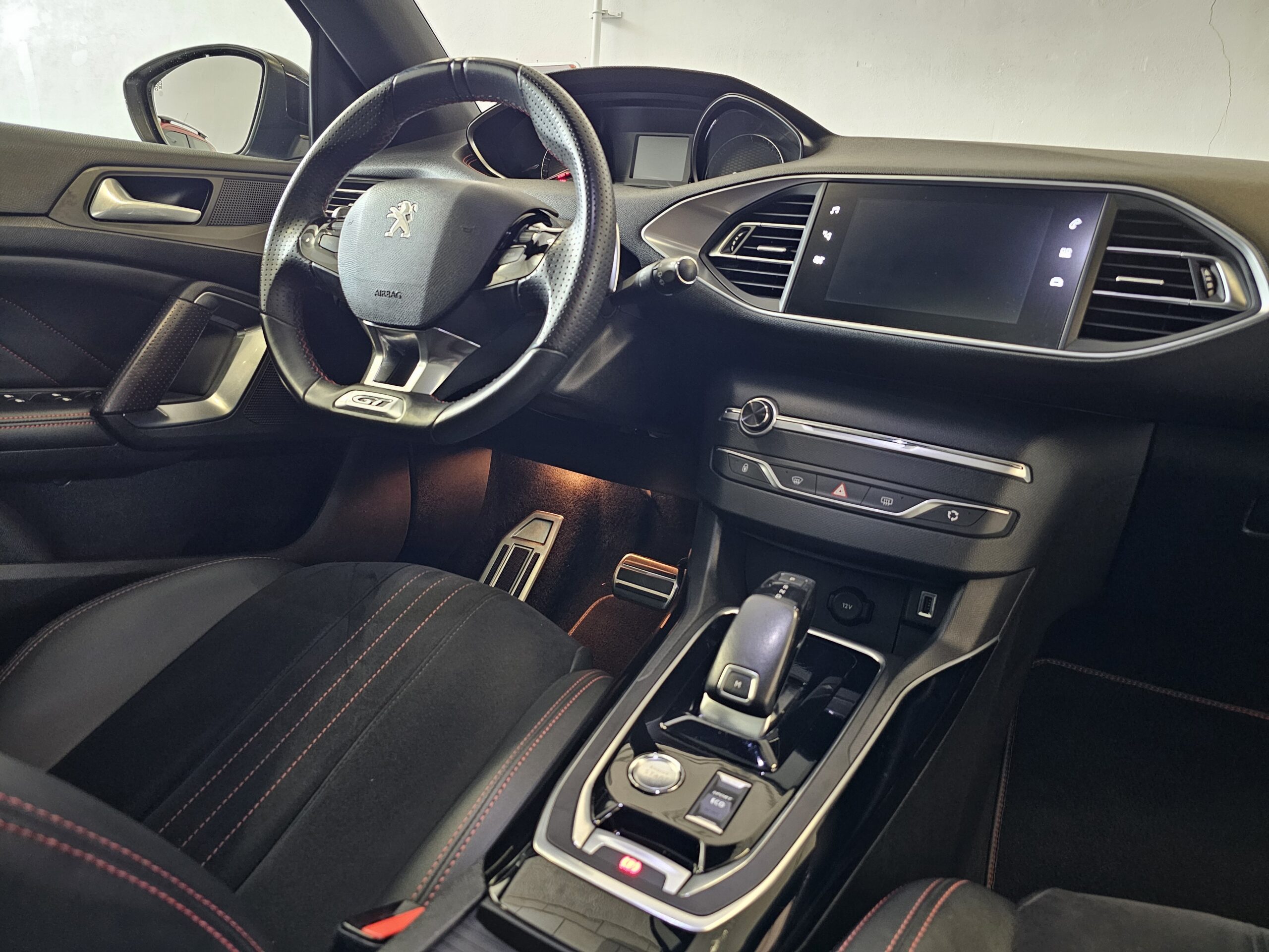 Peugeot 308 SW GT BlueHDI 180CV EAT8 - Imagen 37