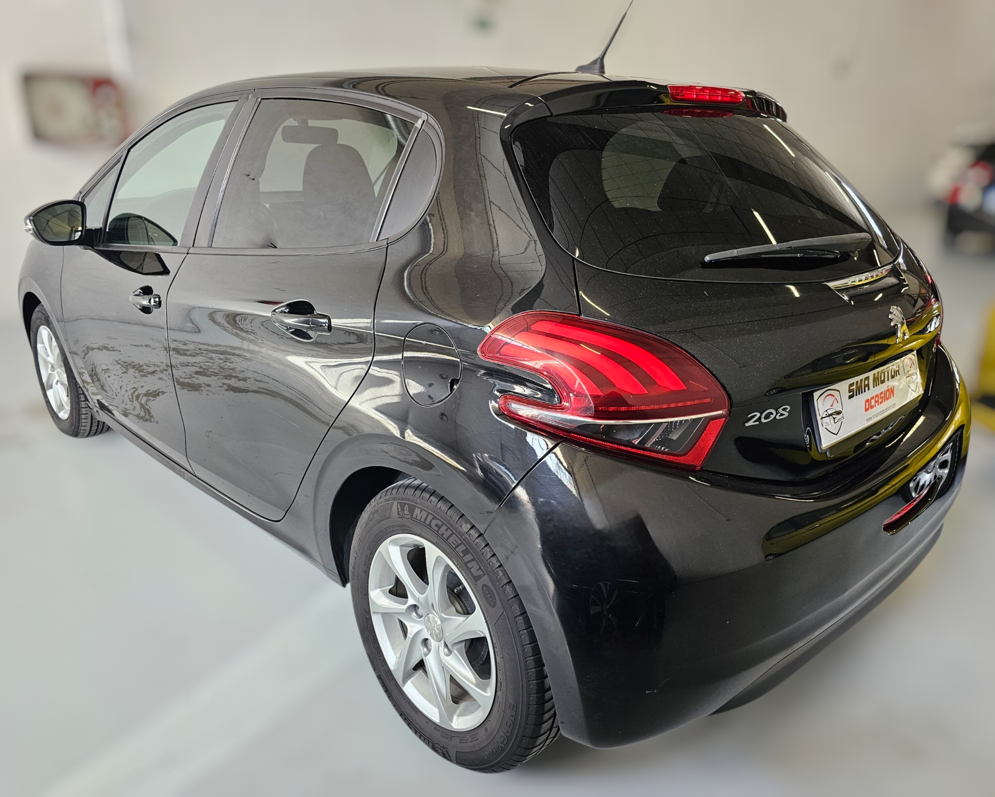 Peugeot 208 1.6 Blue-HDi Active - Imagen 17
