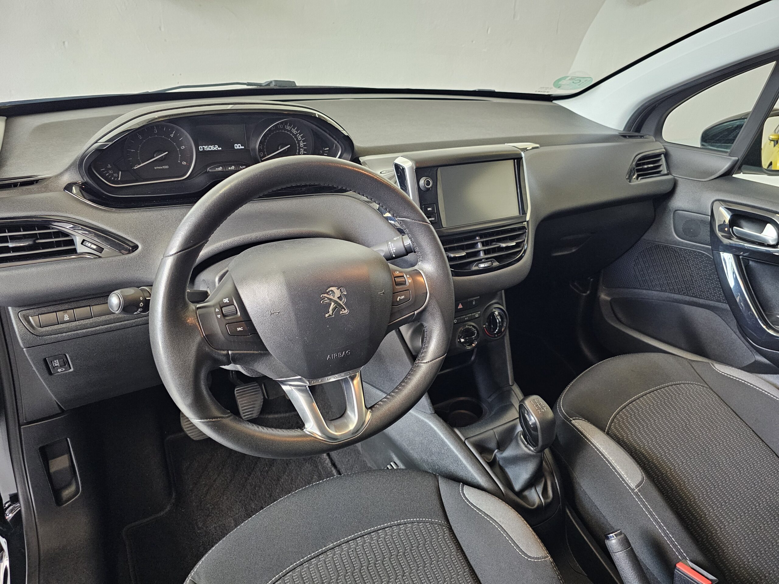 Peugeot 208 1.6 Blue-HDi Active - Imagen 22