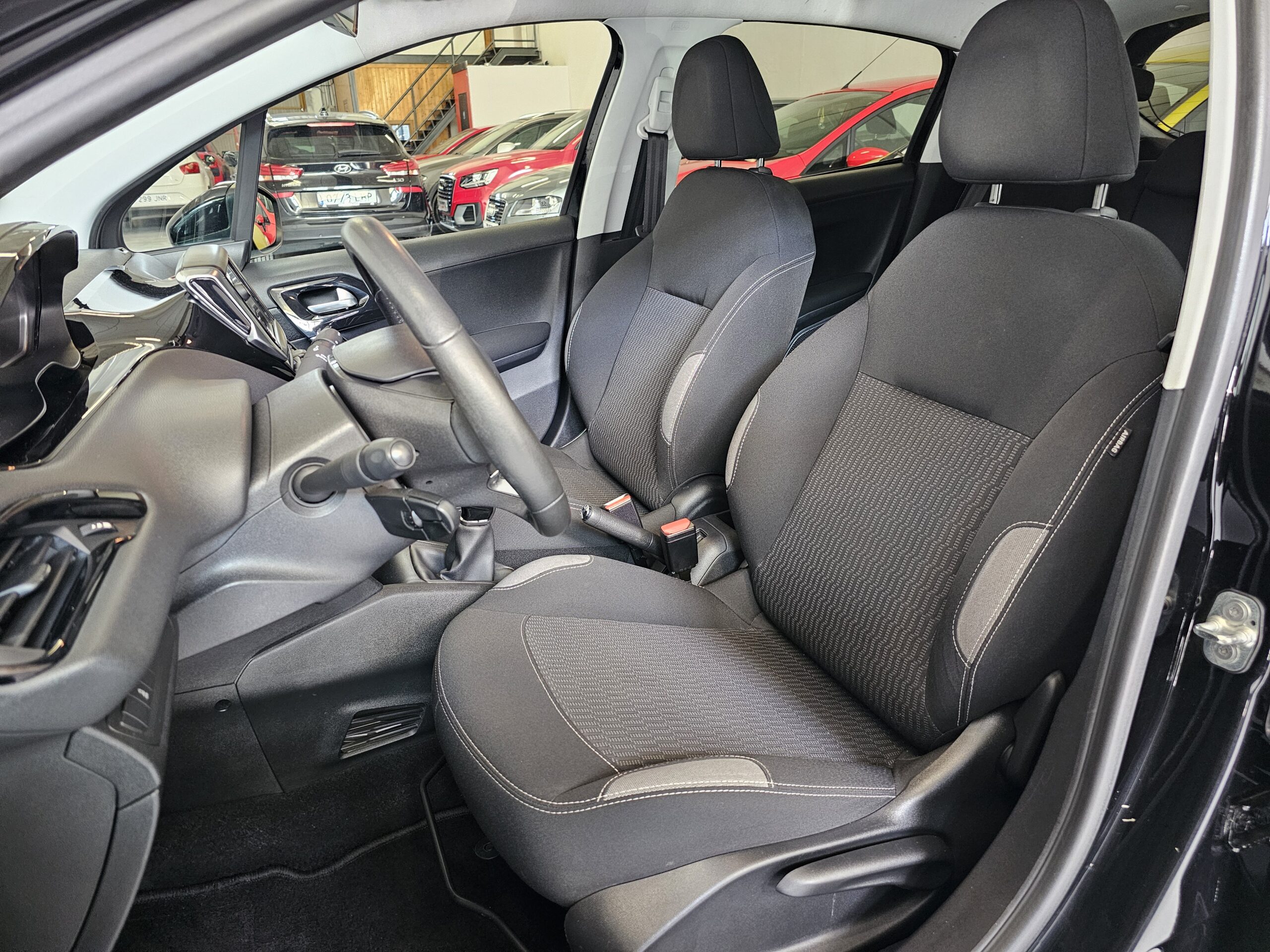 Peugeot 208 1.6 Blue-HDi Active - Imagen 23