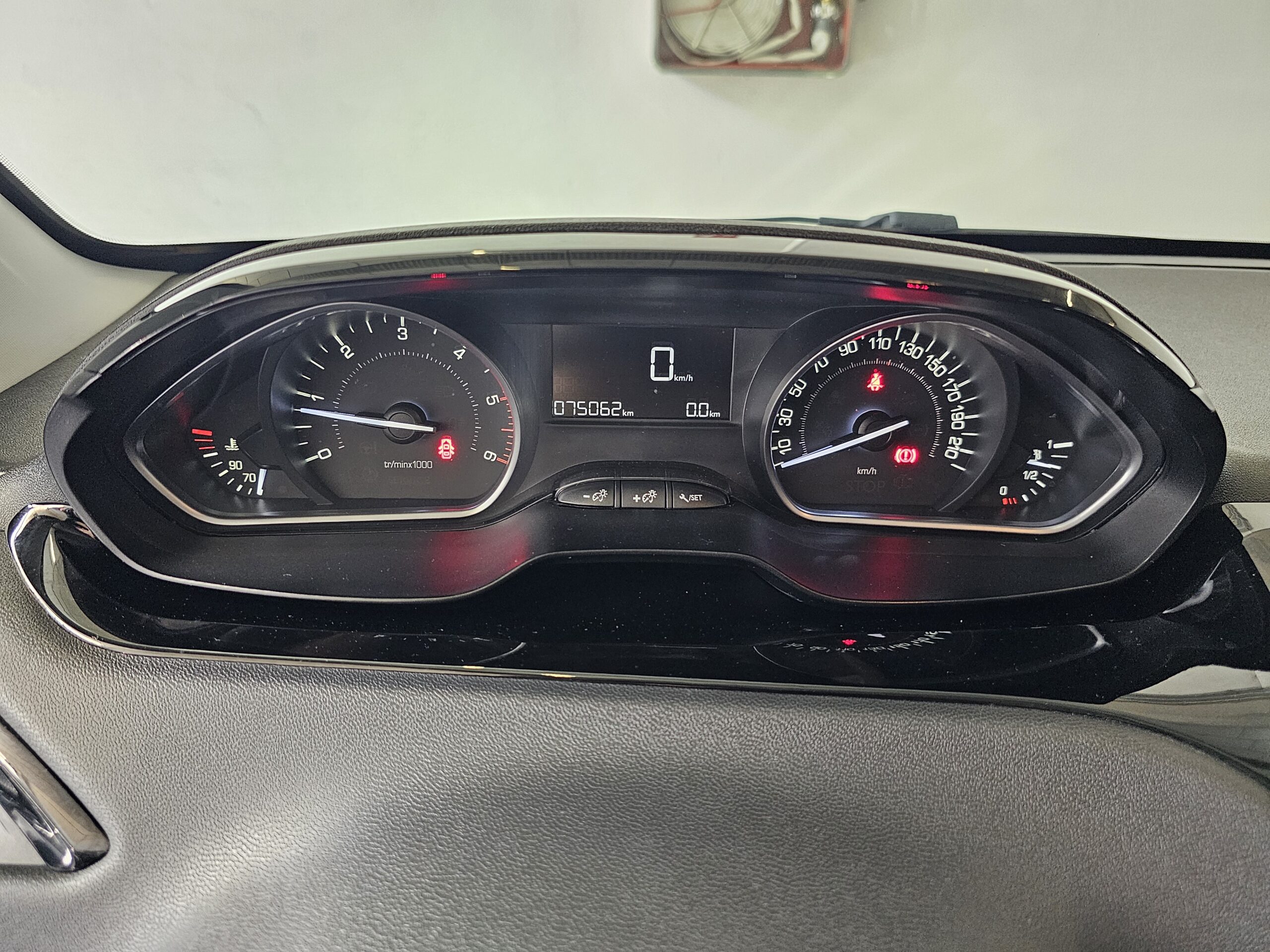 Peugeot 208 1.6 Blue-HDi Active - Imagen 28