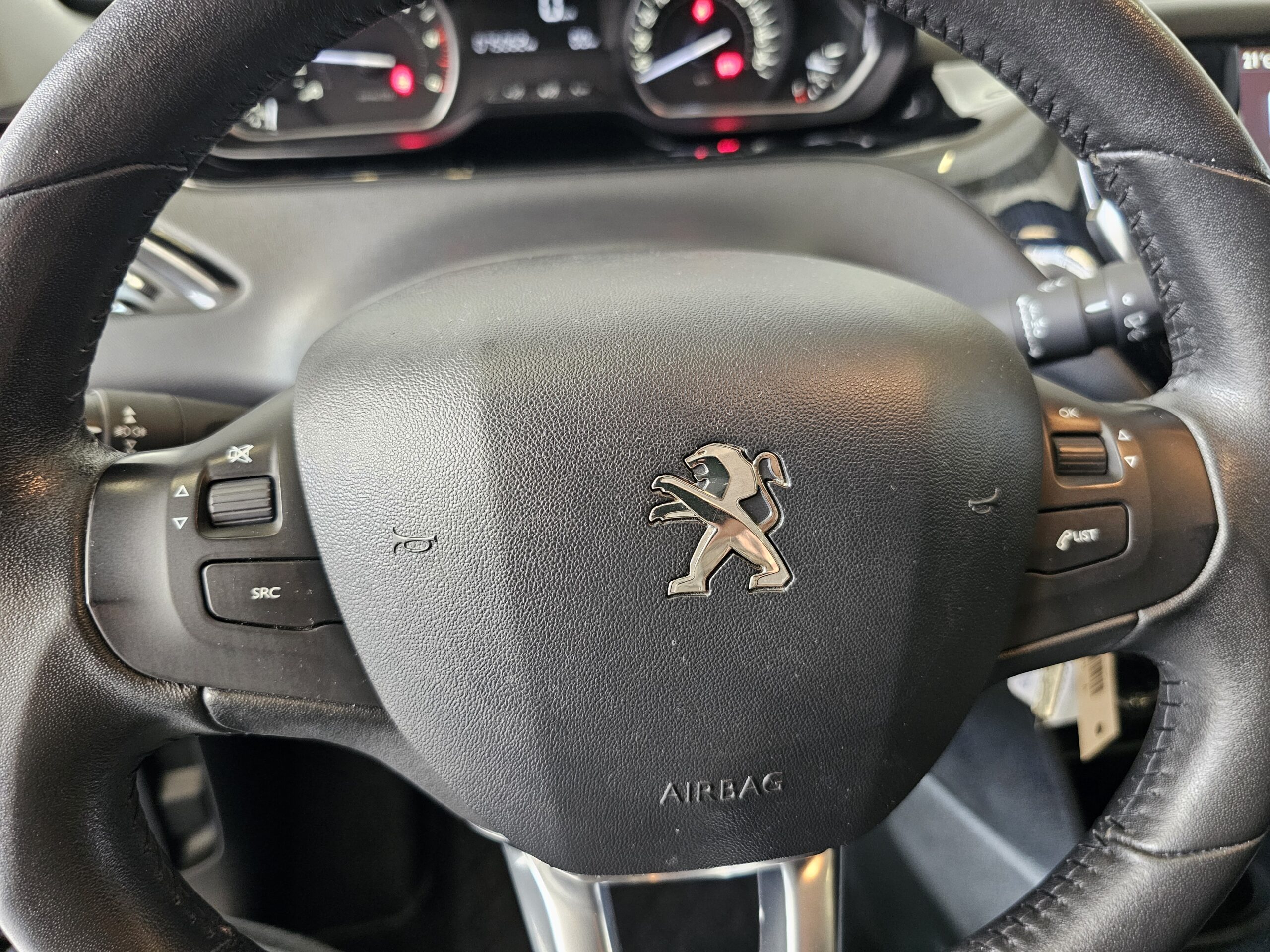 Peugeot 208 1.6 Blue-HDi Active - Imagen 29