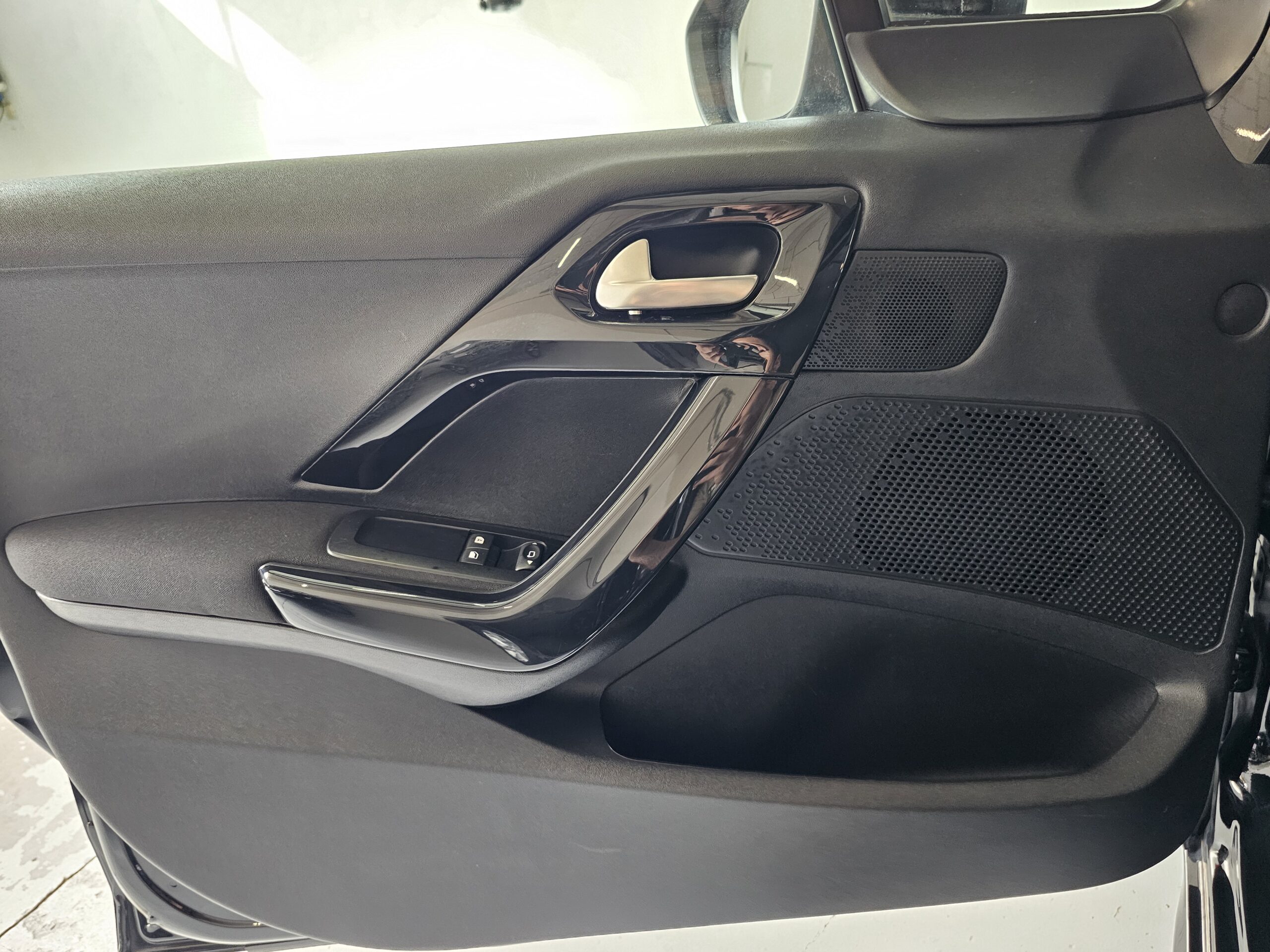 Peugeot 208 1.6 Blue-HDi Active - Imagen 30