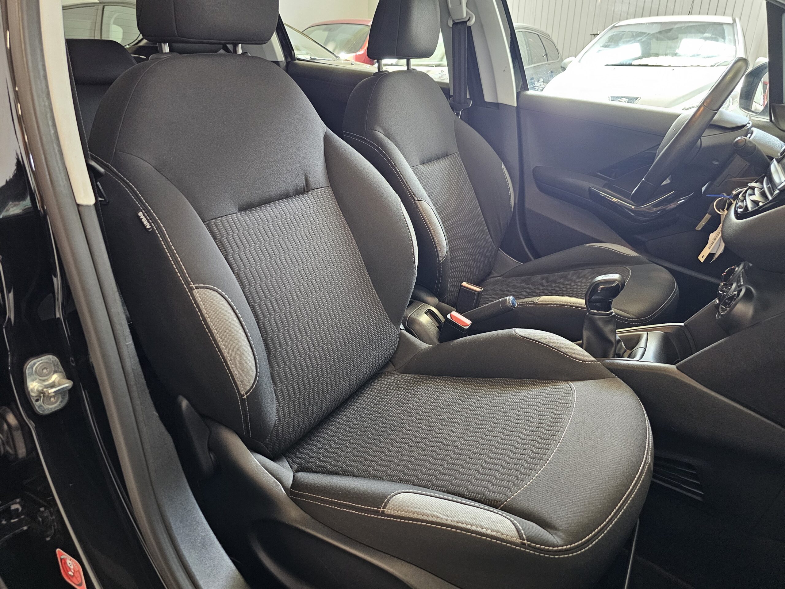 Peugeot 208 1.6 Blue-HDi Active - Imagen 32