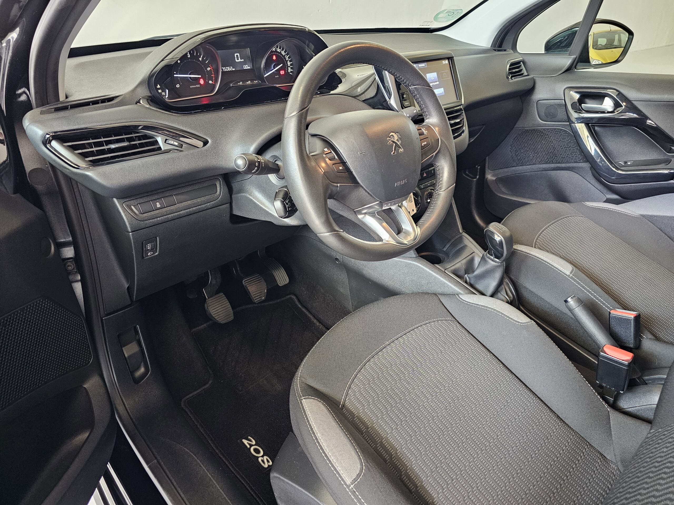 Peugeot 208 1.6 Blue-HDi Active - Imagen 43