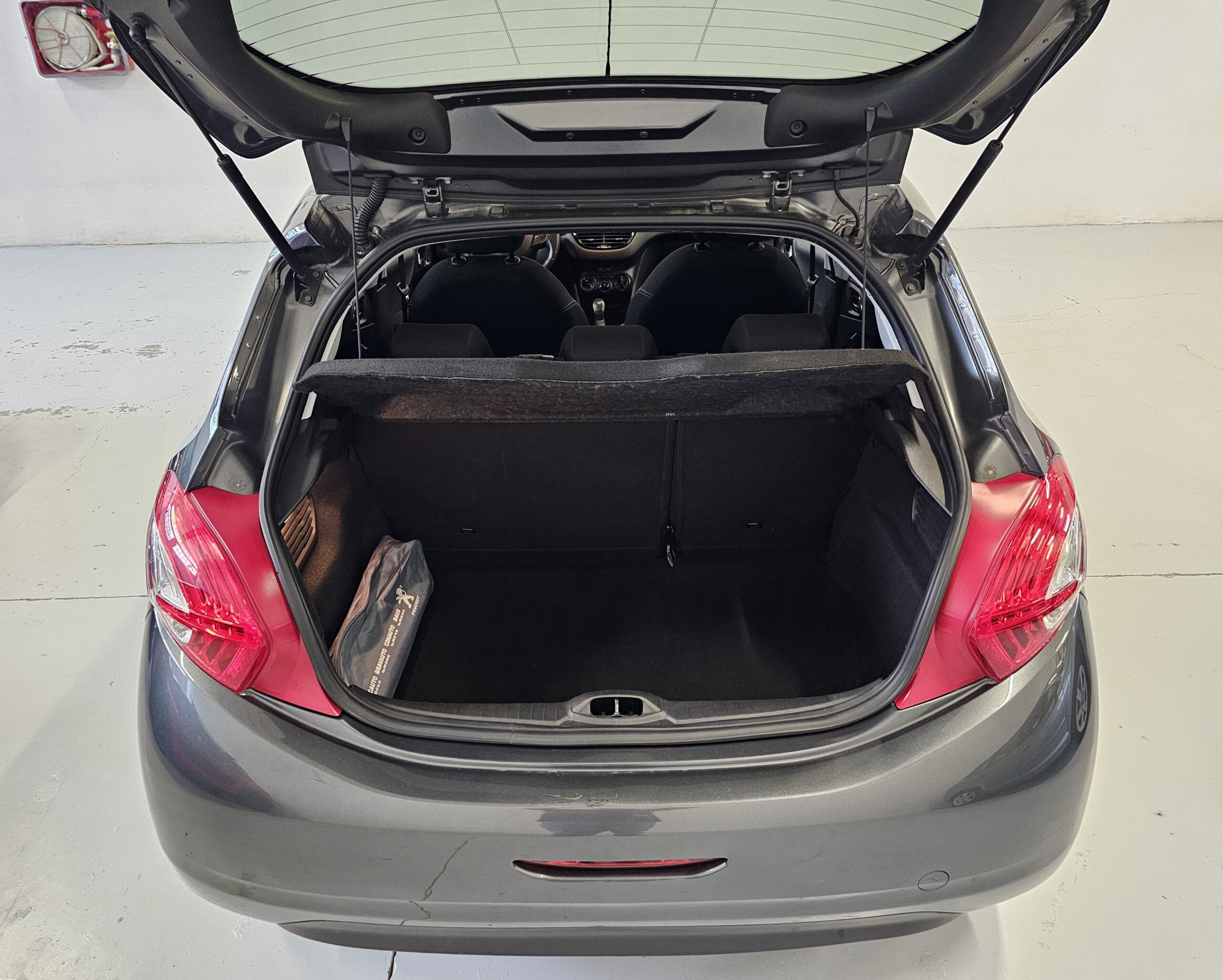 Peugeot 208 1.2 VTi Style 2014 (Gris) - Imagen 22