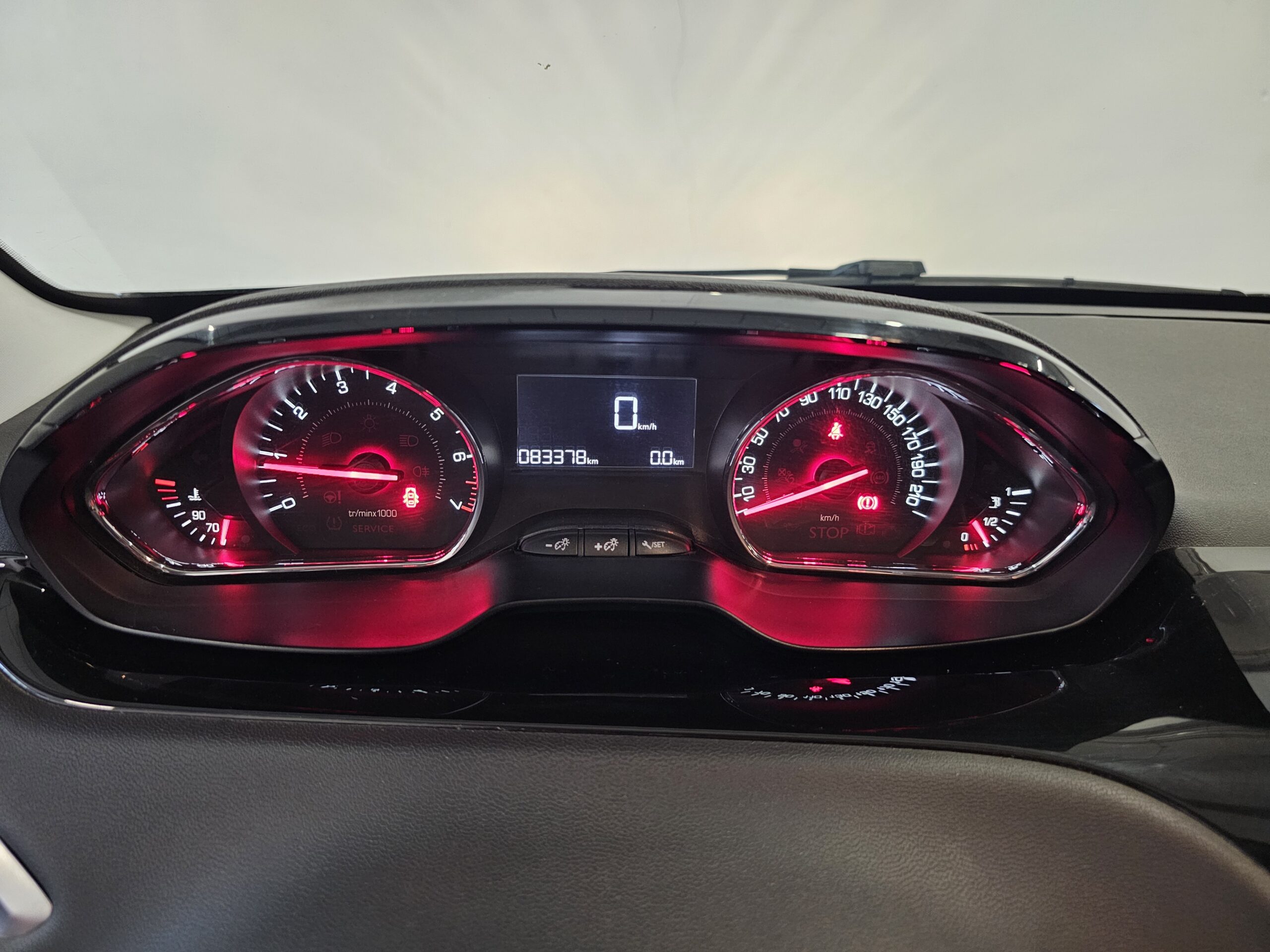 Peugeot 208 1.2 VTi Style 2014 (Gris) - Imagen 23