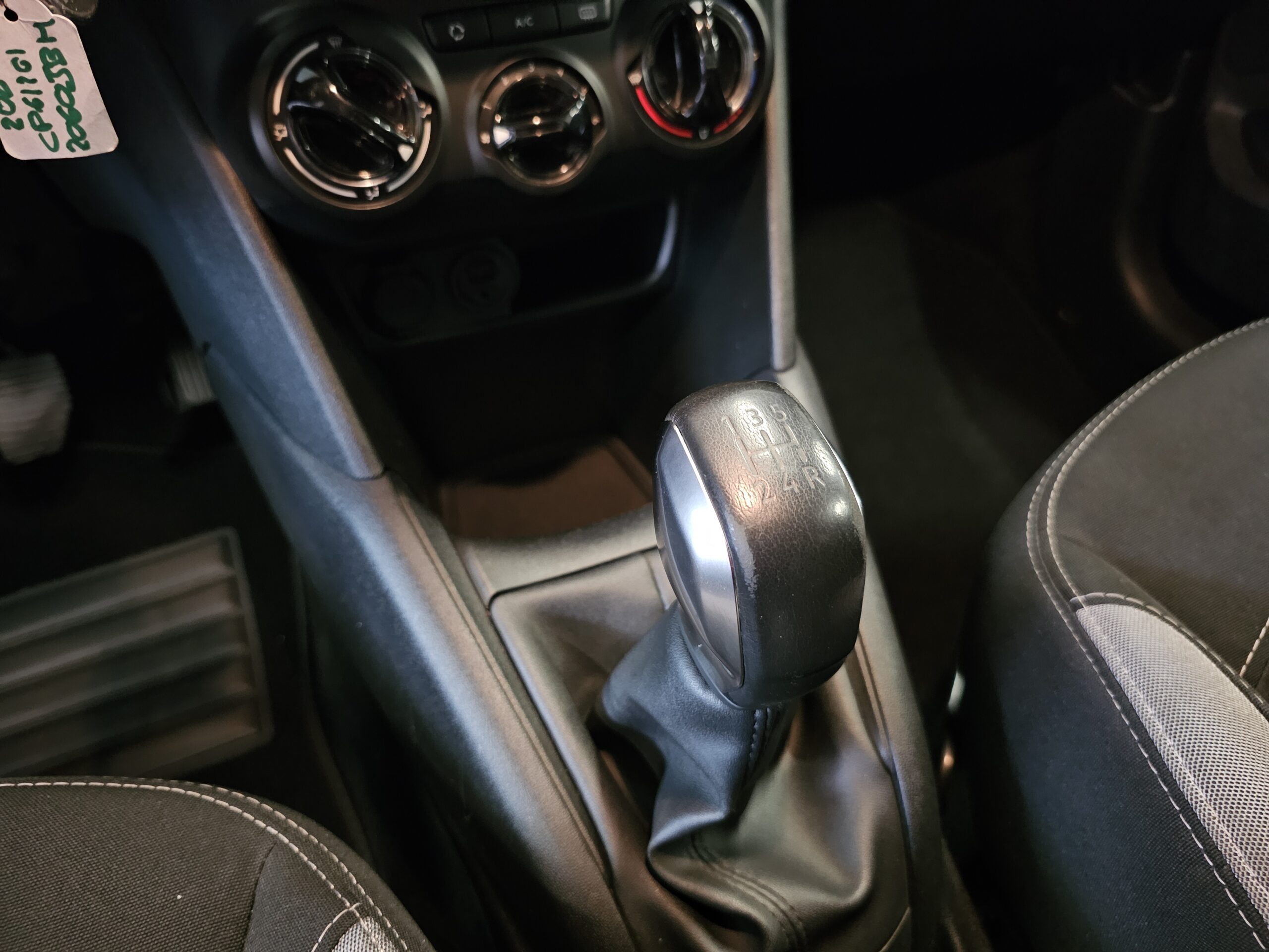 Peugeot 208 1.2 VTi Style 2014 (Gris) - Imagen 25