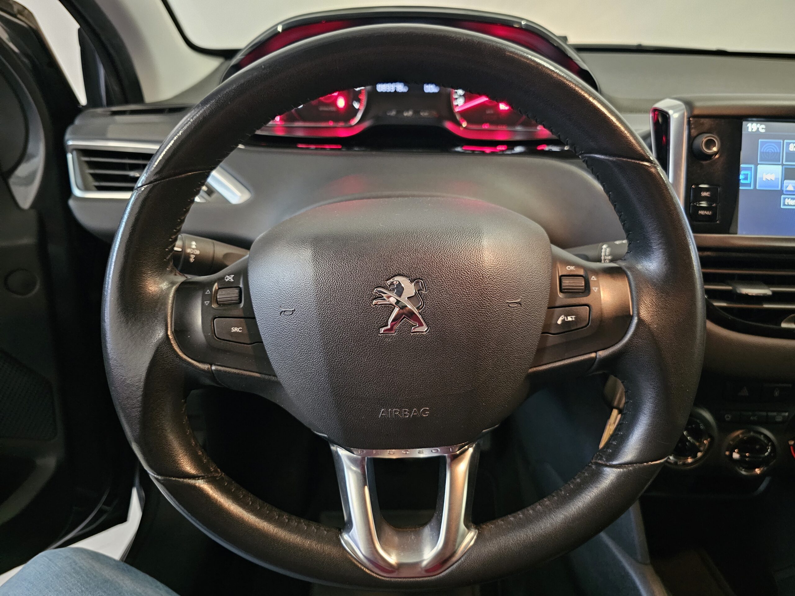 Peugeot 208 1.2 VTi Style 2014 (Gris) - Imagen 26