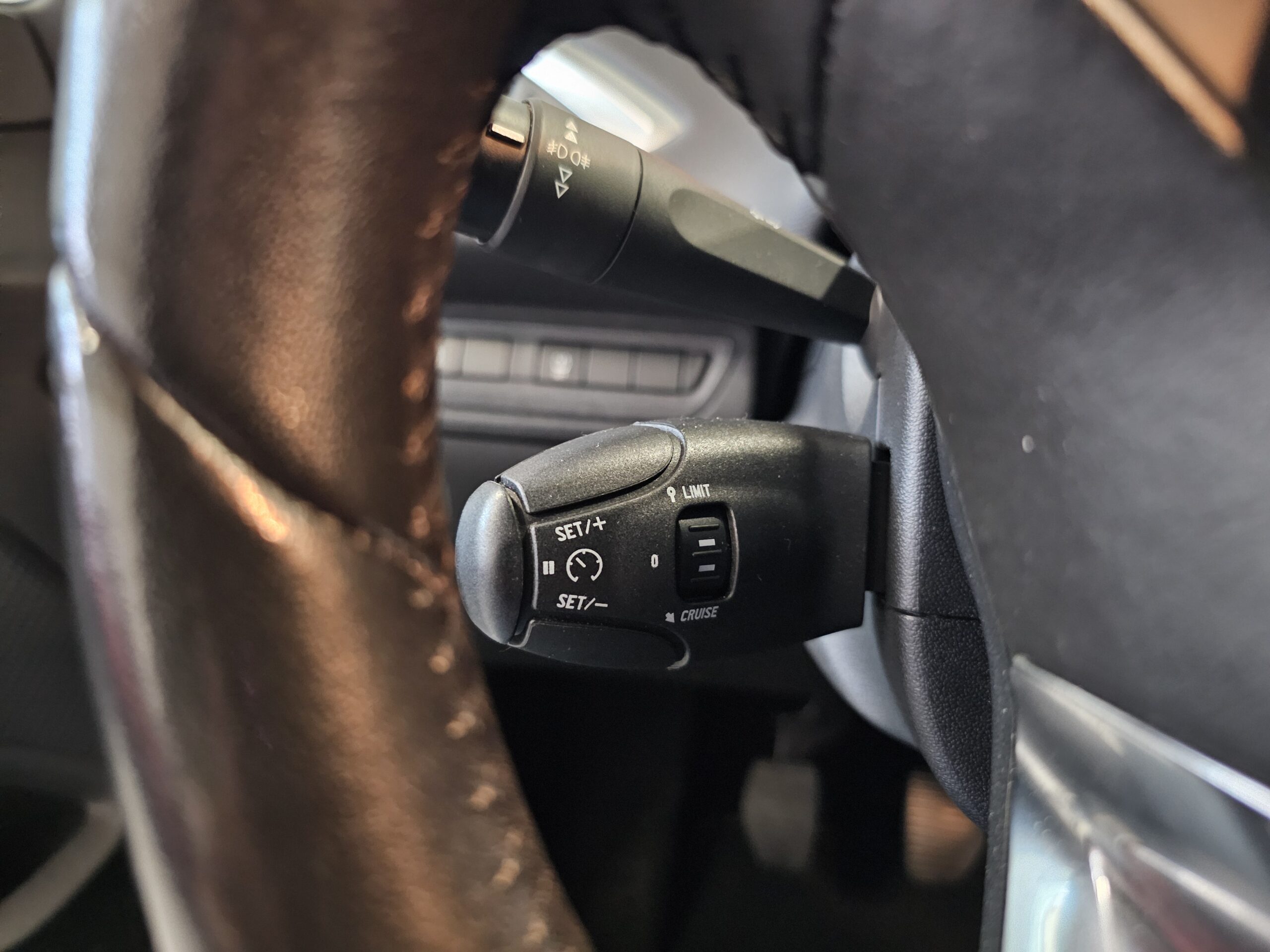 Peugeot 208 1.2 VTi Style 2014 (Gris) - Imagen 27