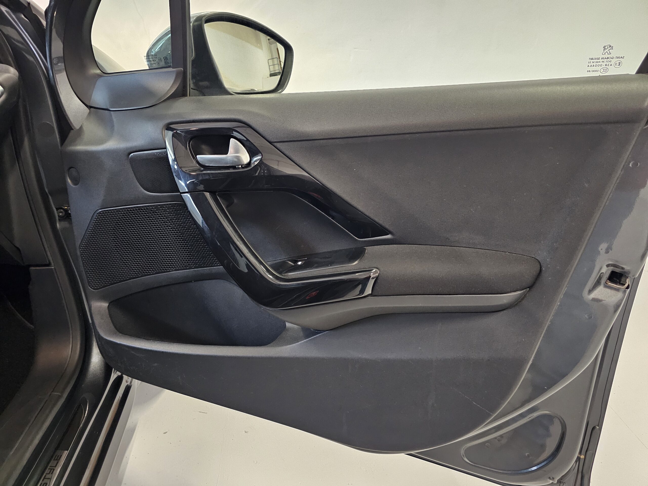 Peugeot 208 1.2 VTi Style 2014 (Gris) - Imagen 30