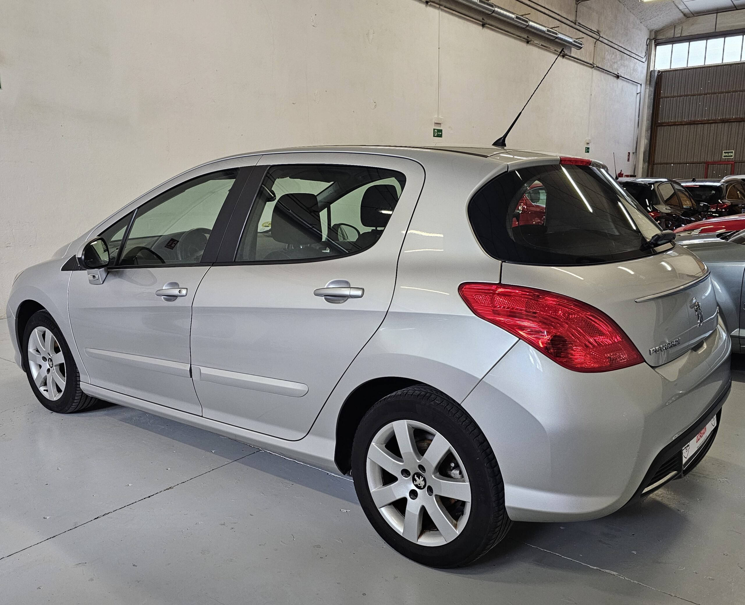 Peugeot 308 1.6 e-HDi Active - Imagen 9