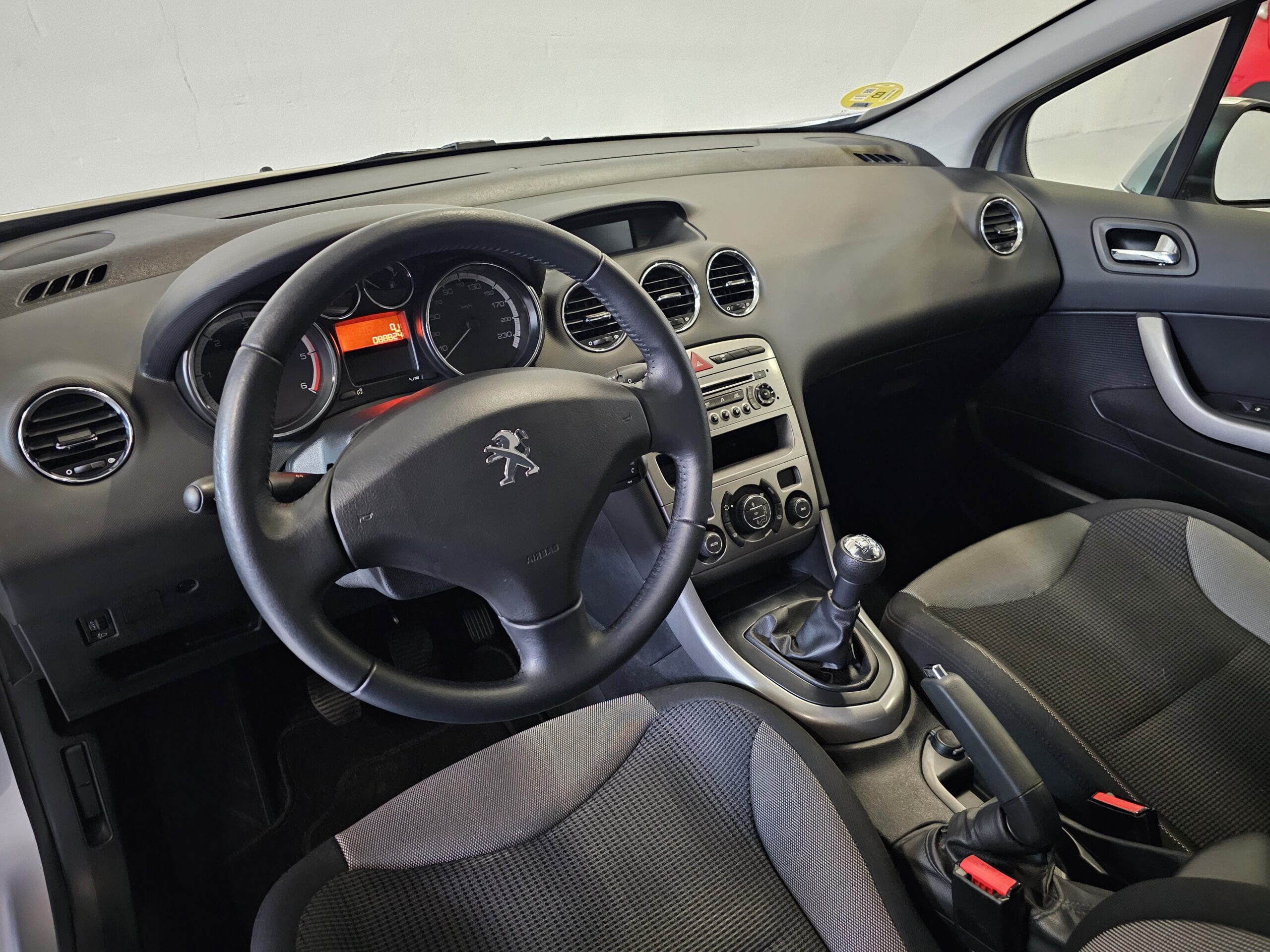 Peugeot 308 1.6 e-HDi Active - Imagen 14