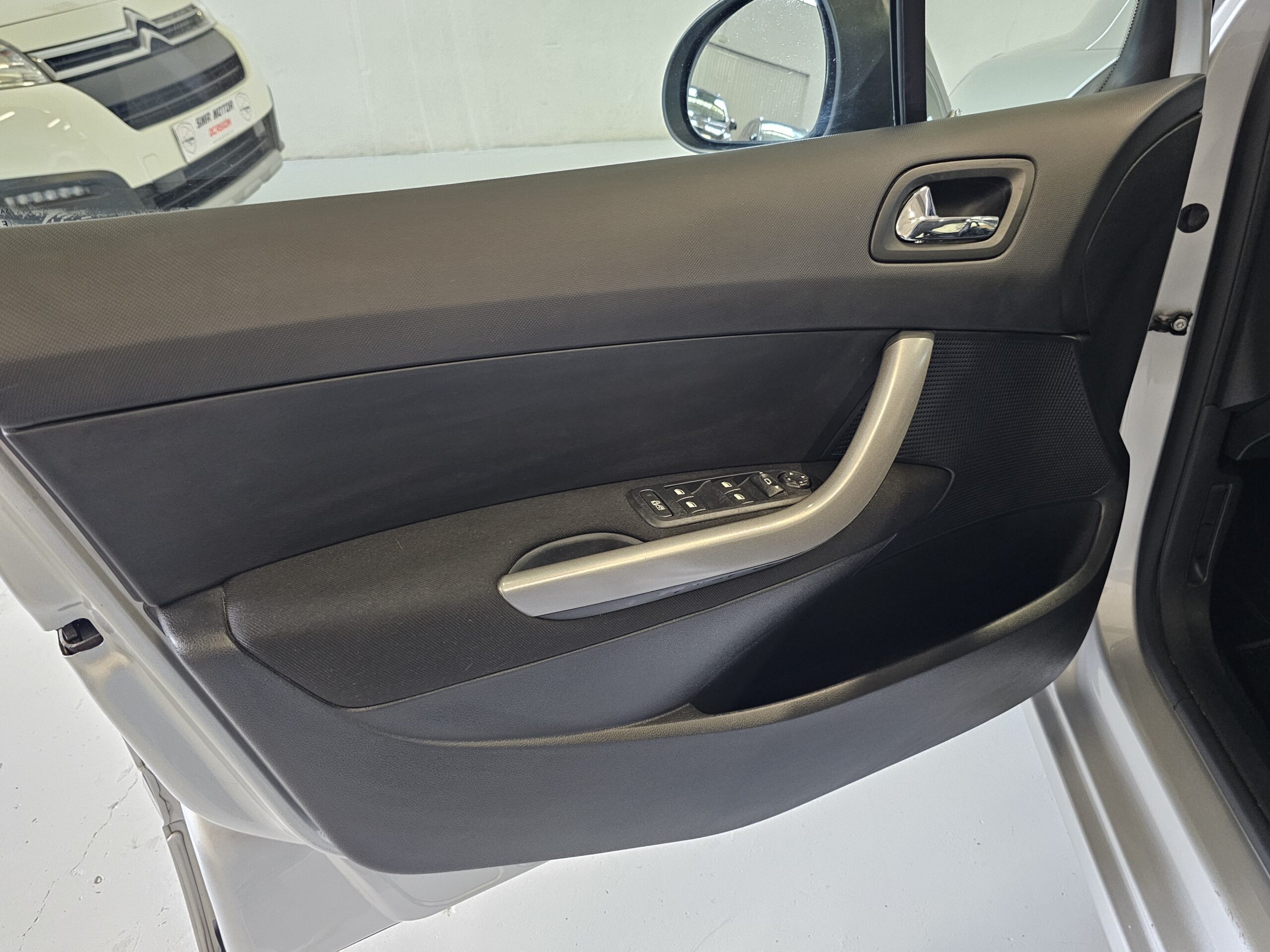 Peugeot 308 1.6 e-HDi Active - Imagen 16