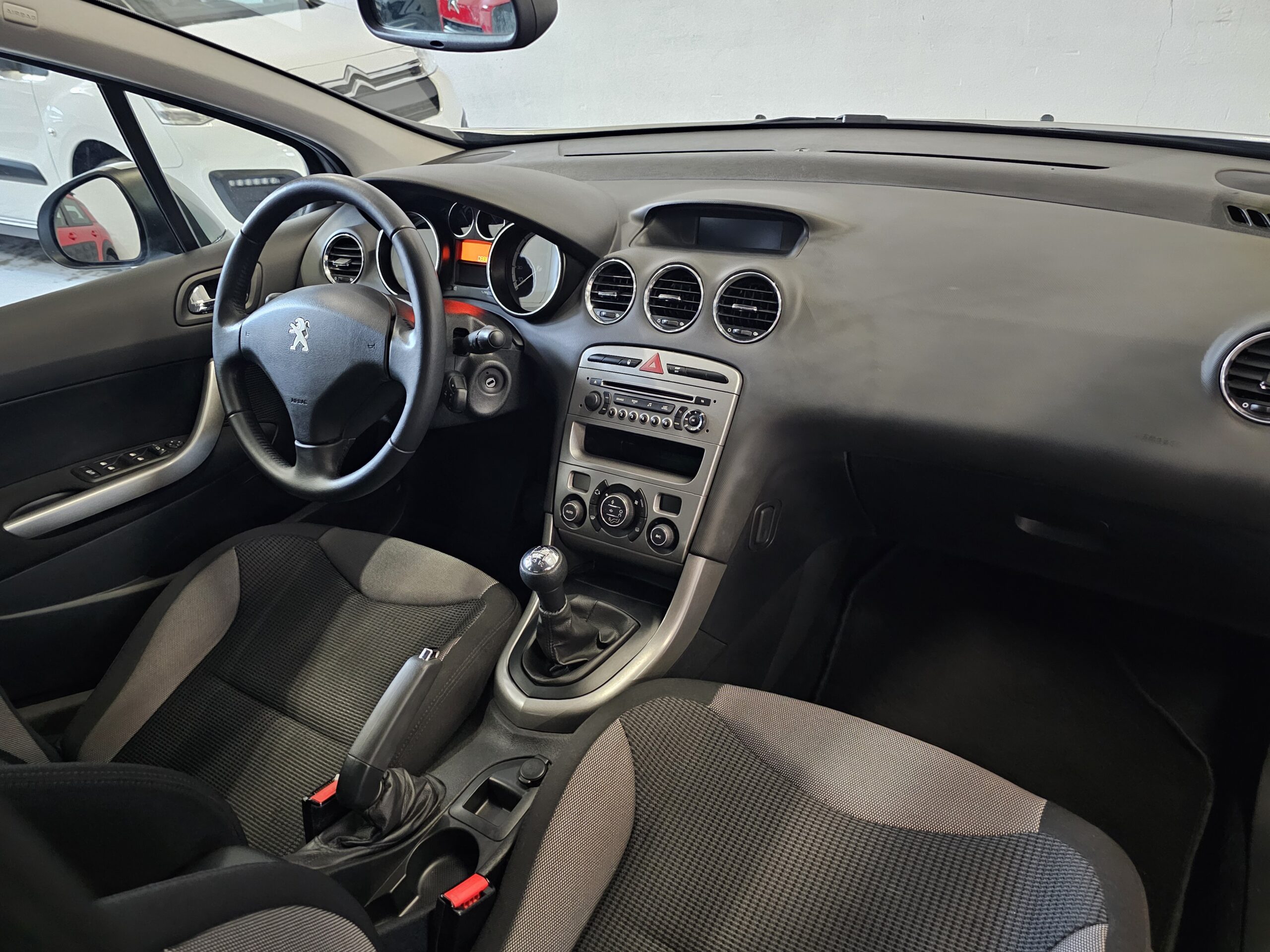 Peugeot 308 1.6 e-HDi Active - Imagen 17
