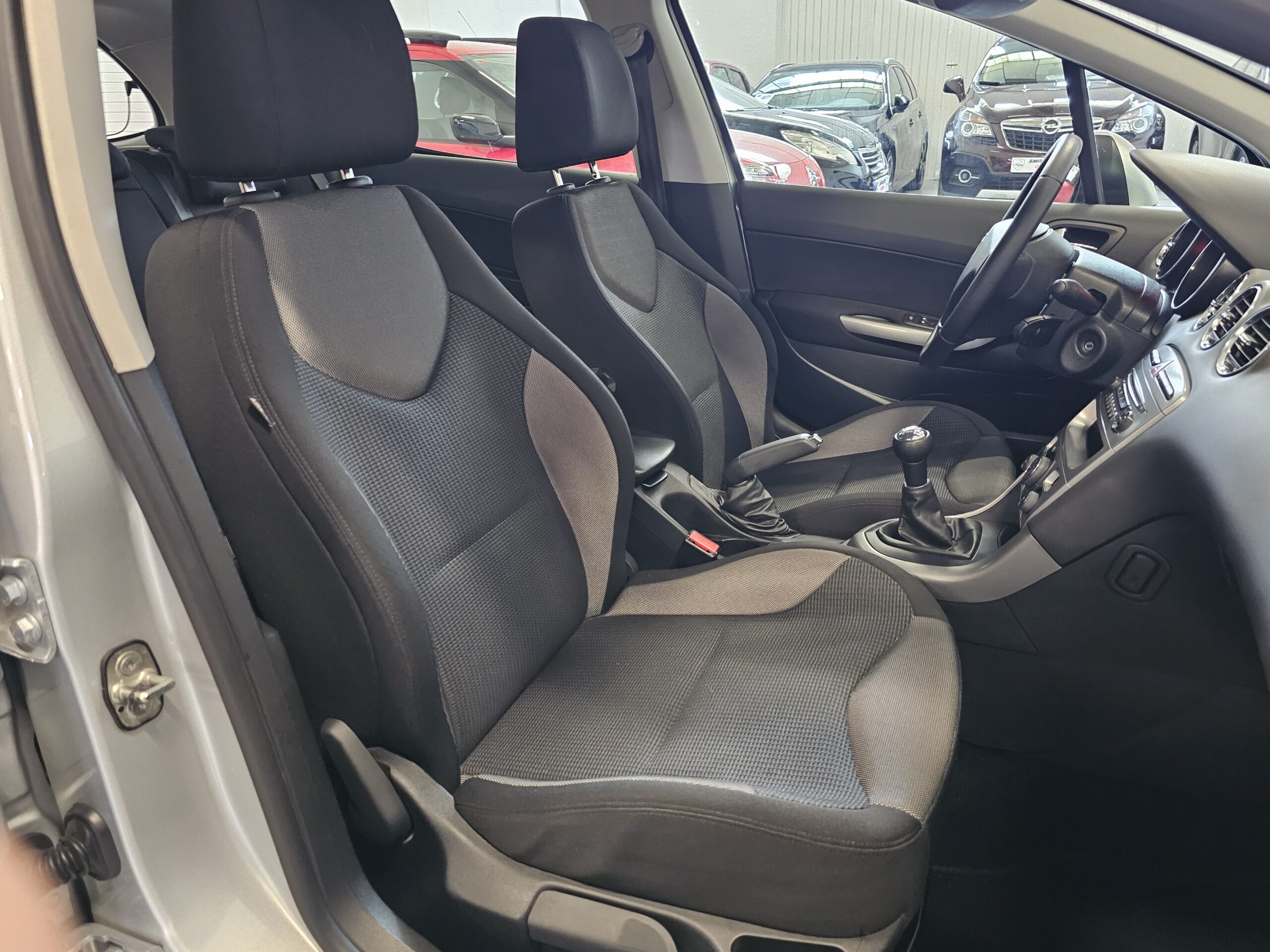 Peugeot 308 1.6 e-HDi Active - Imagen 18