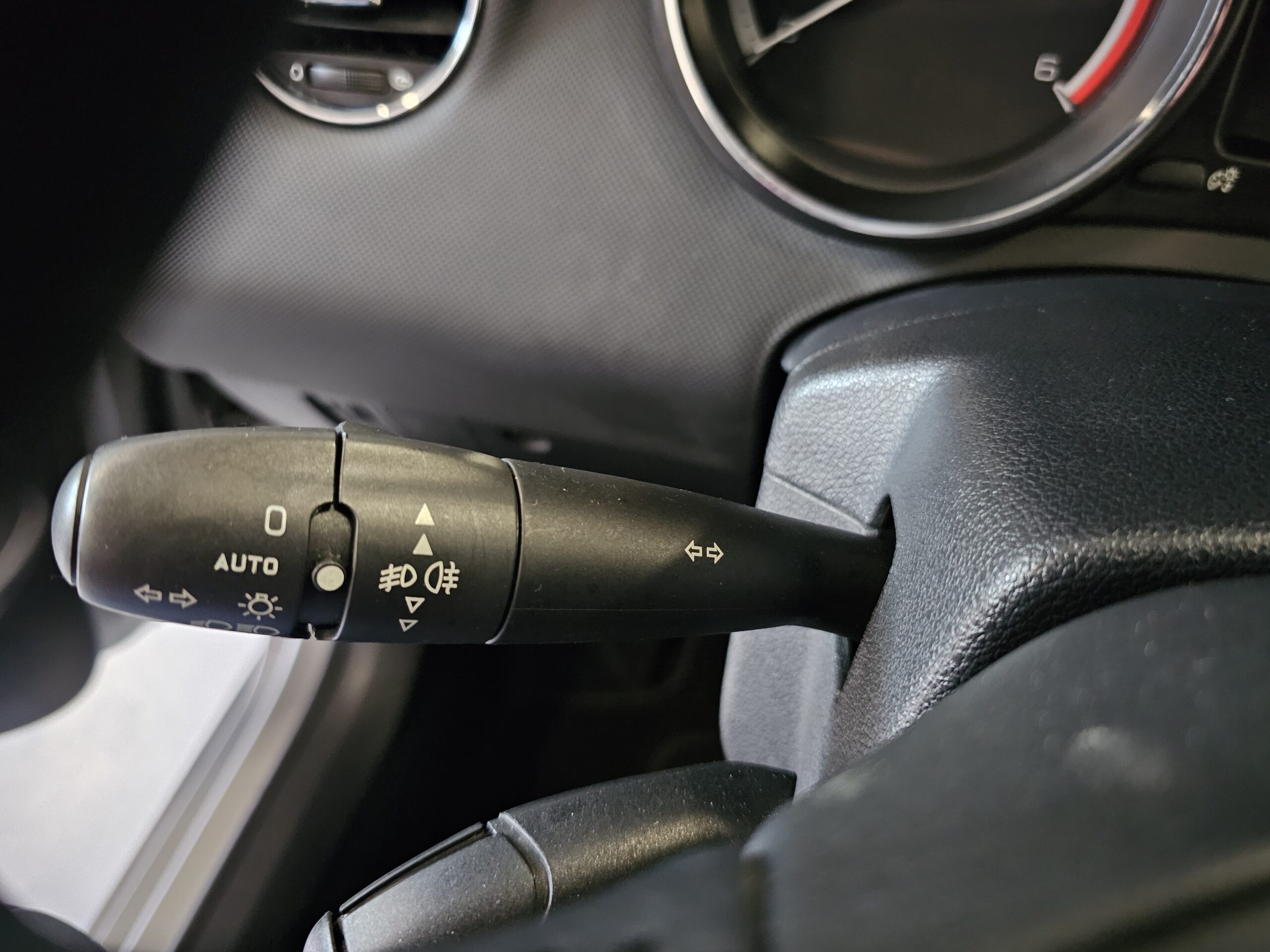 Peugeot 308 1.6 e-HDi Active - Imagen 31