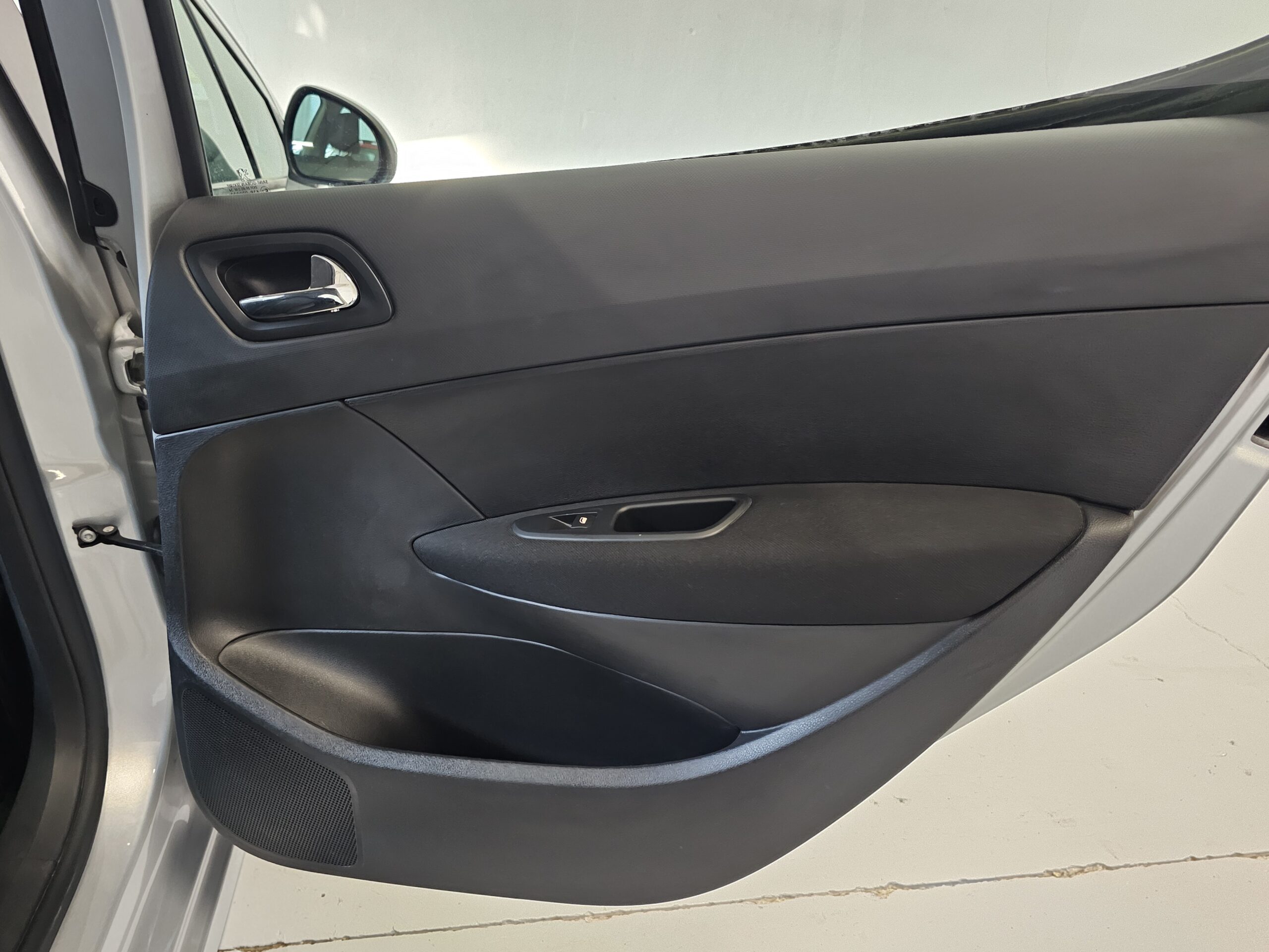 Peugeot 308 1.6 e-HDi Active - Imagen 48