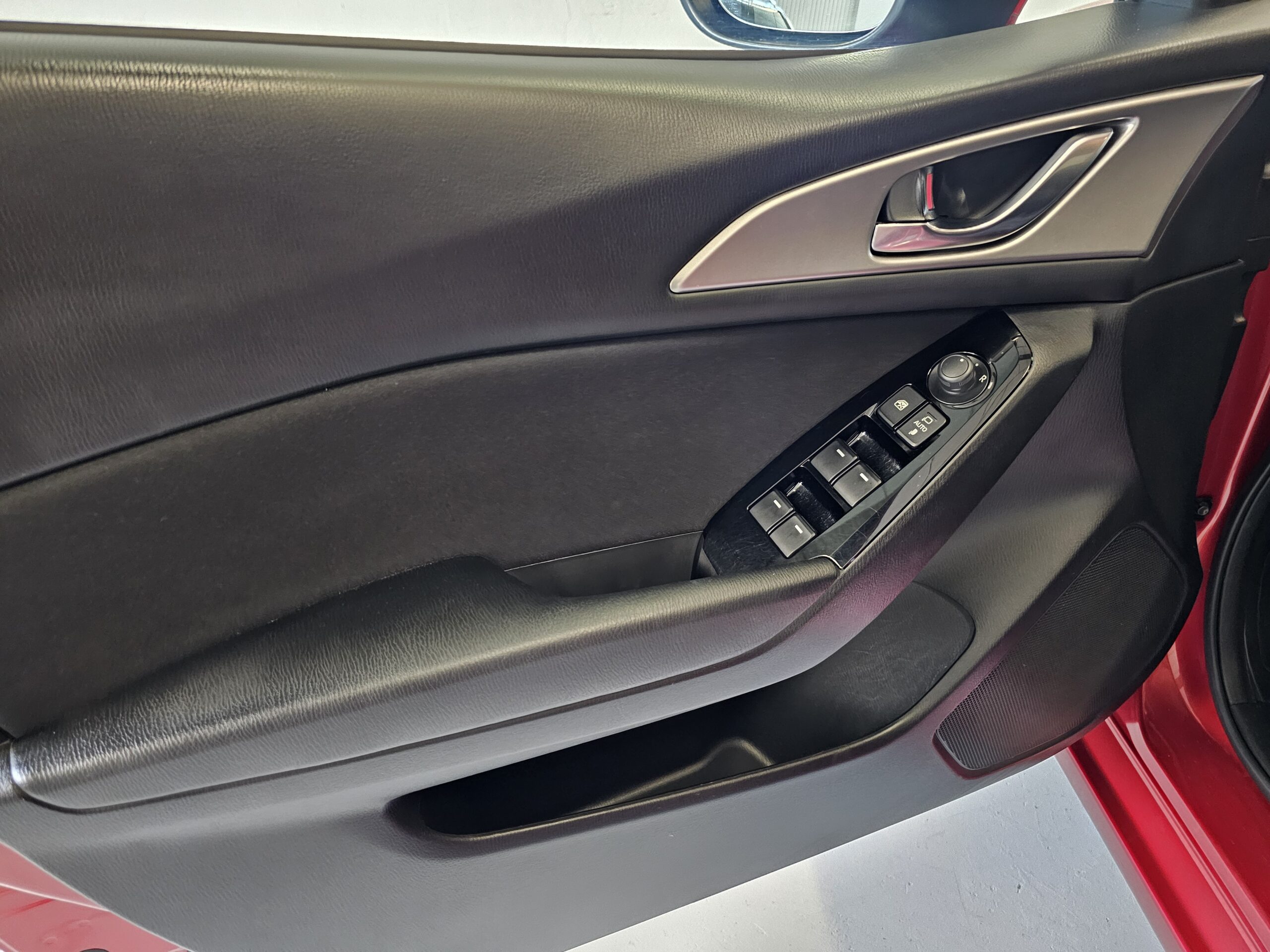 Mazda 3 2.2 Turbodiesel Black Tech Edition - Imagen 17
