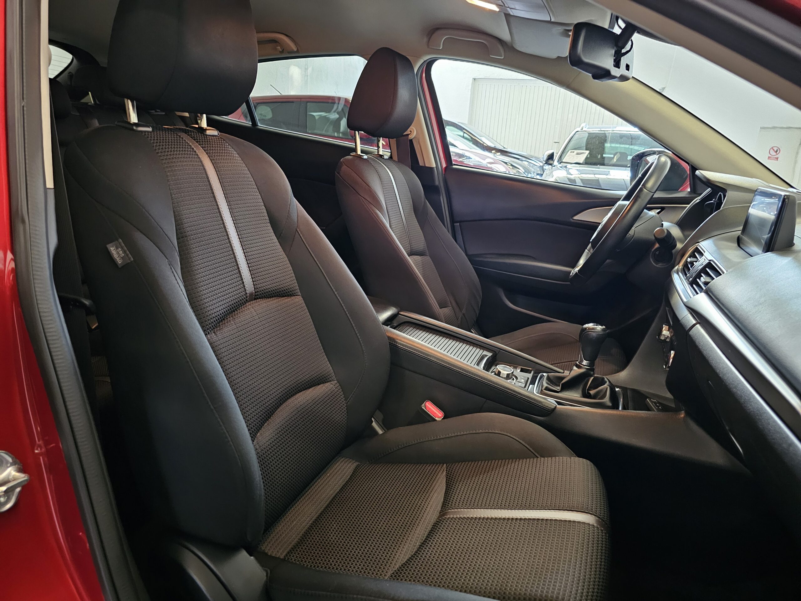 Mazda 3 2.2 Turbodiesel Black Tech Edition - Imagen 19