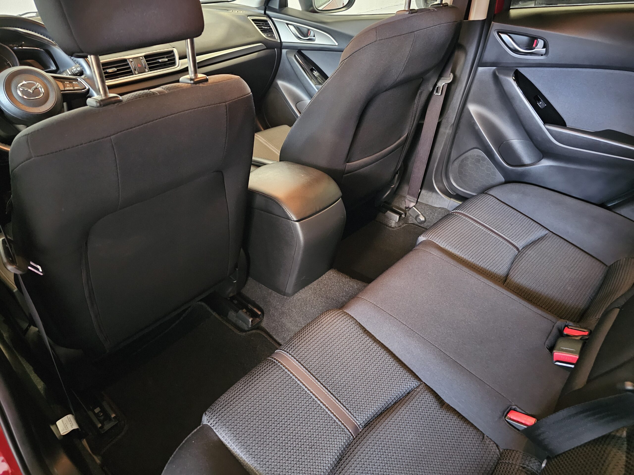 Mazda 3 2.2 Turbodiesel Black Tech Edition - Imagen 24