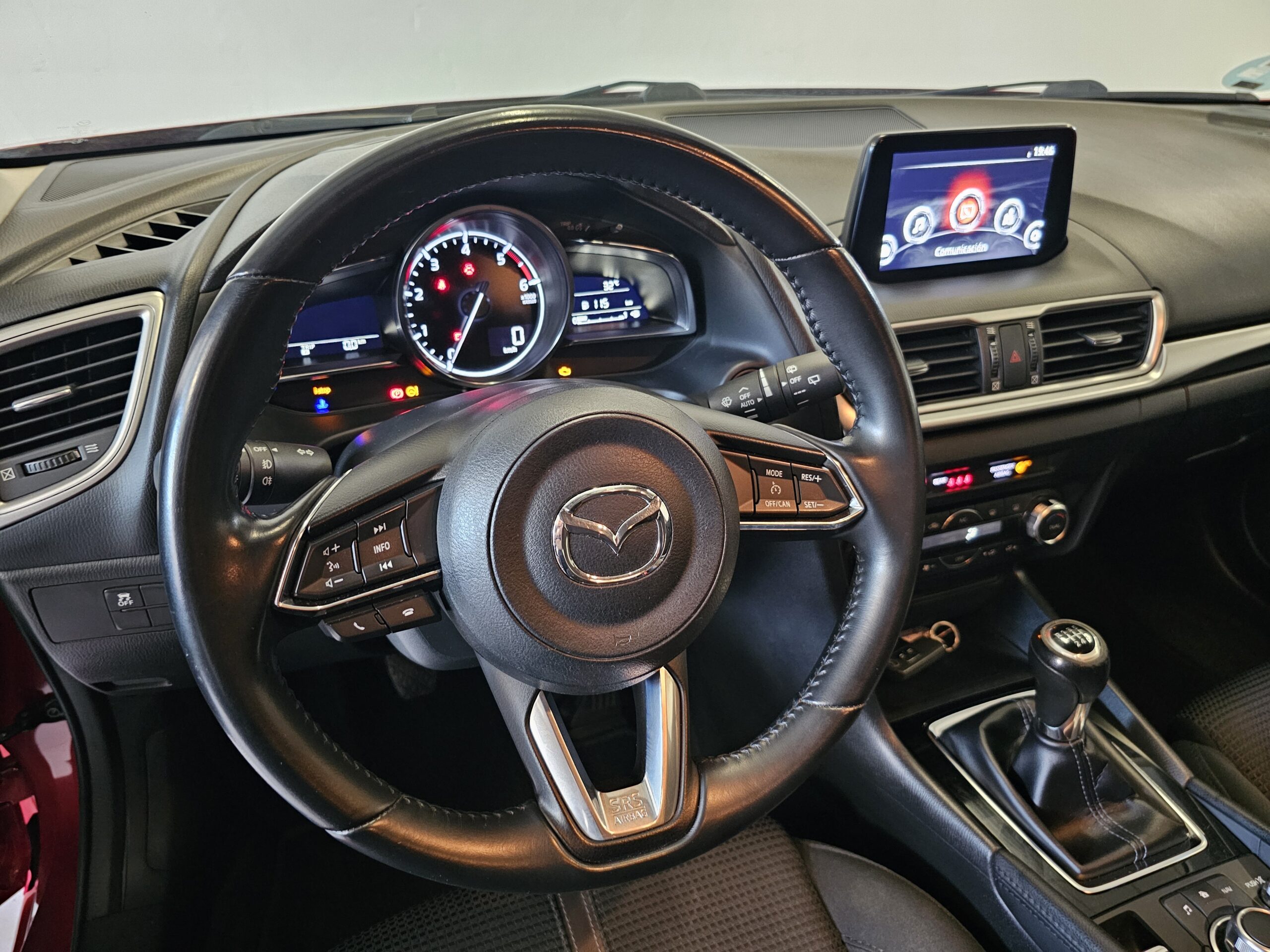 Mazda 3 2.2 Turbodiesel Black Tech Edition - Imagen 31