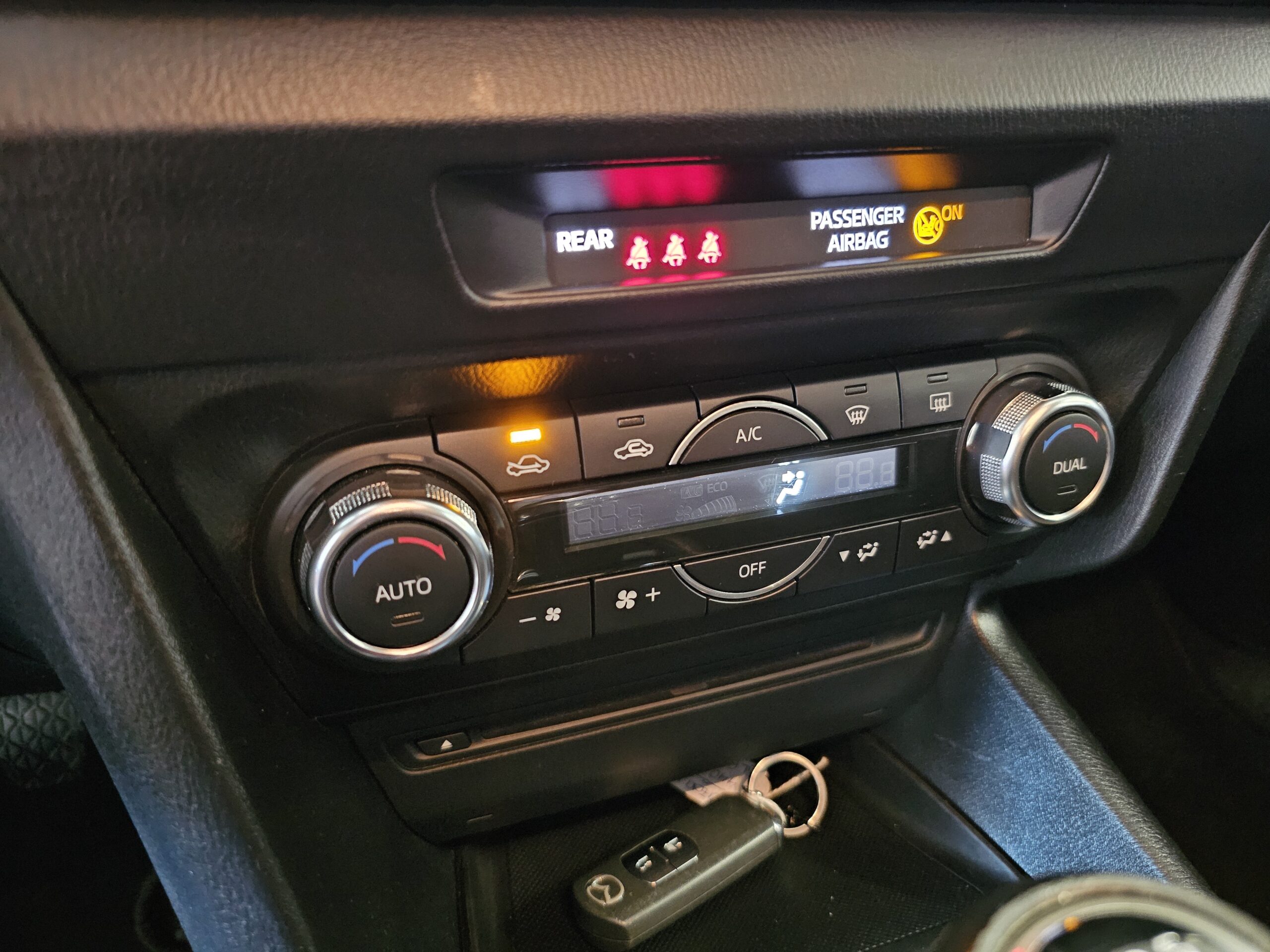 Mazda 3 2.2 Turbodiesel Black Tech Edition - Imagen 34