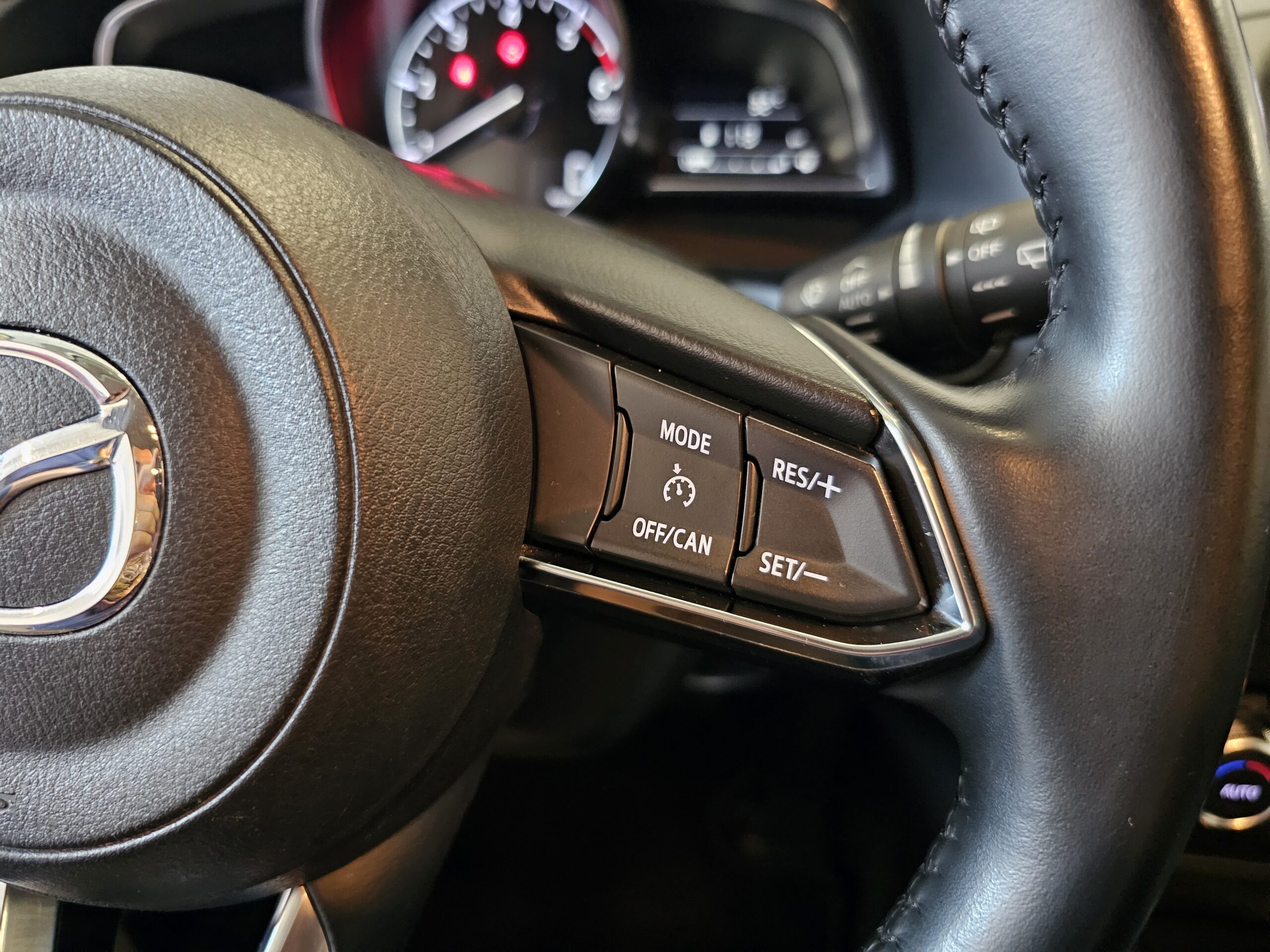 Mazda 3 2.2 Turbodiesel Black Tech Edition - Imagen 46