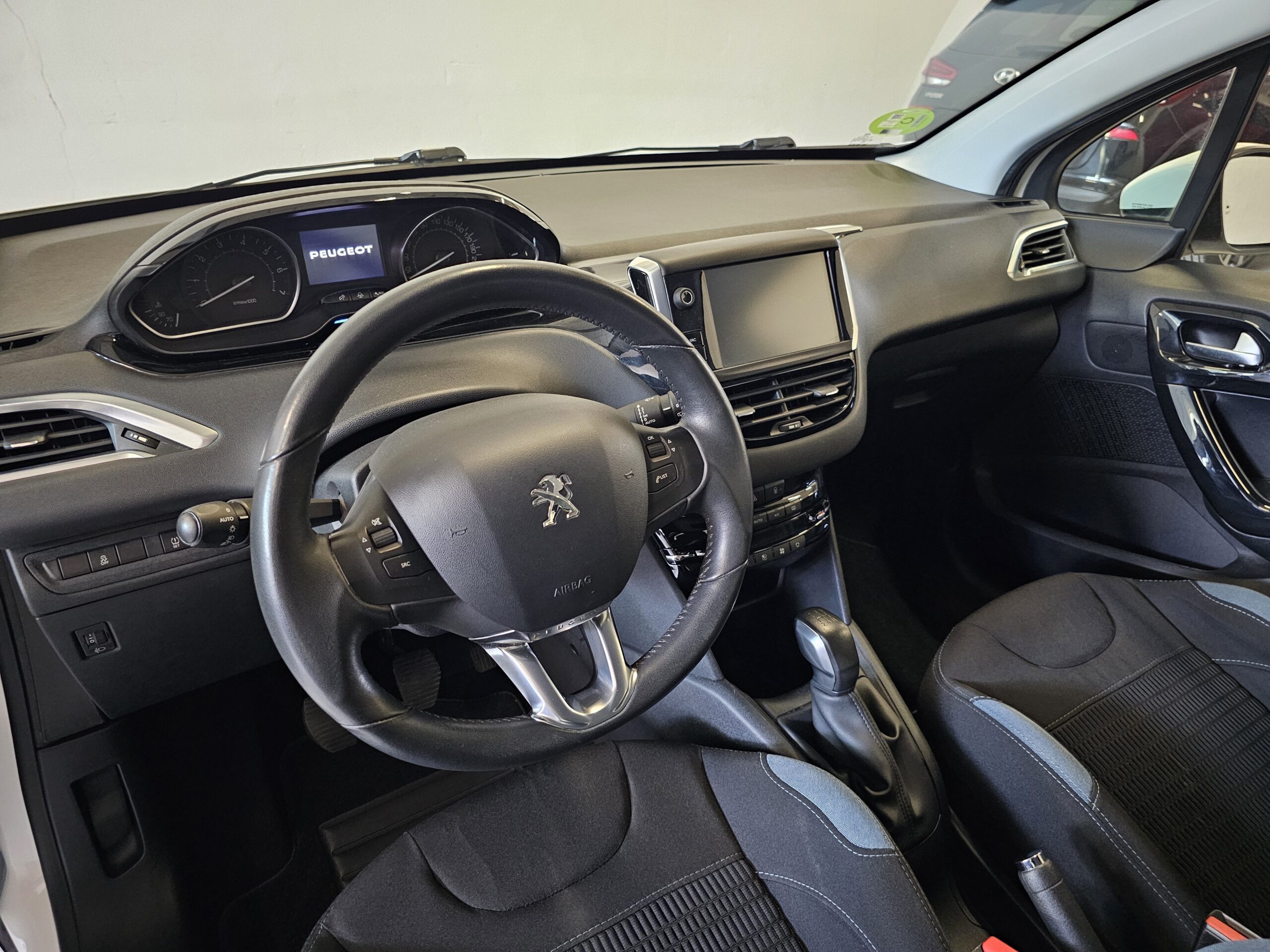 Peugeot 208 1.2 e-VTi Allure - Imagen 15
