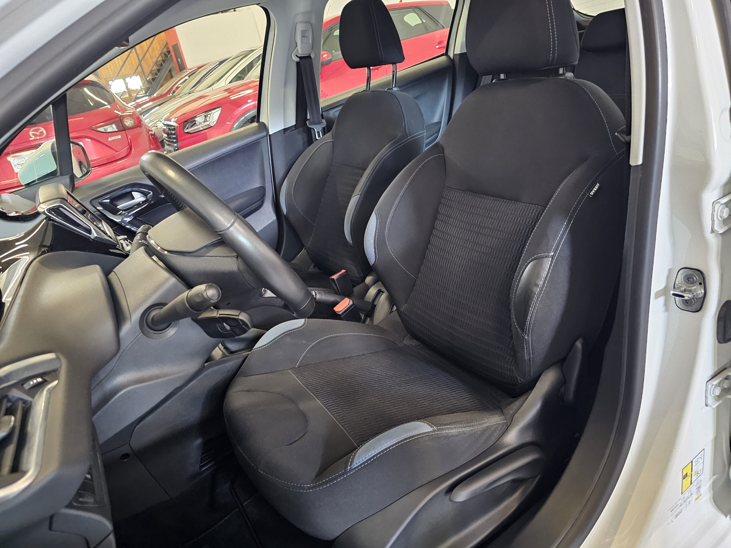 Peugeot 208 1.2 e-VTi Allure - Imagen 16