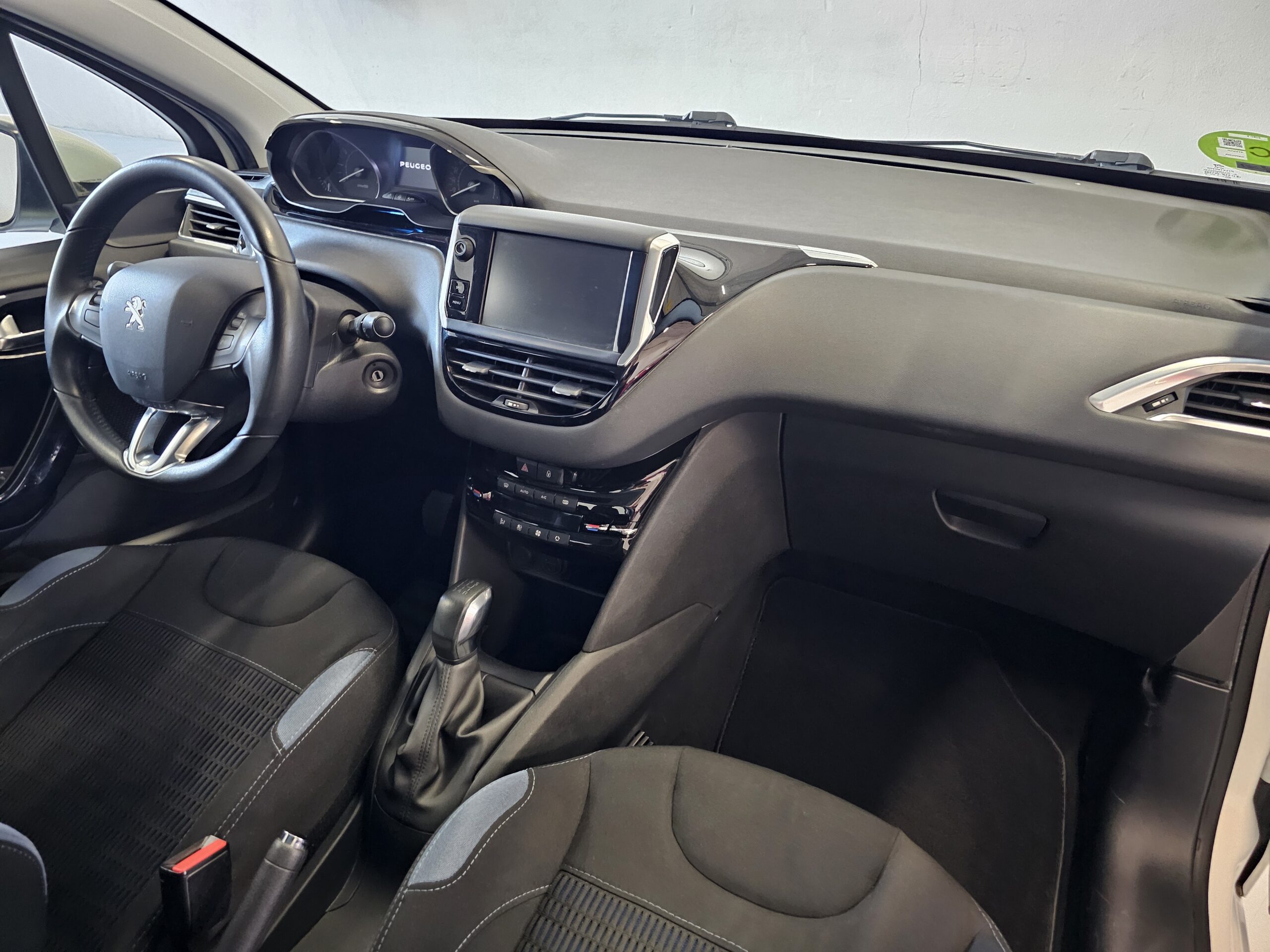 Peugeot 208 1.2 e-VTi Allure - Imagen 18