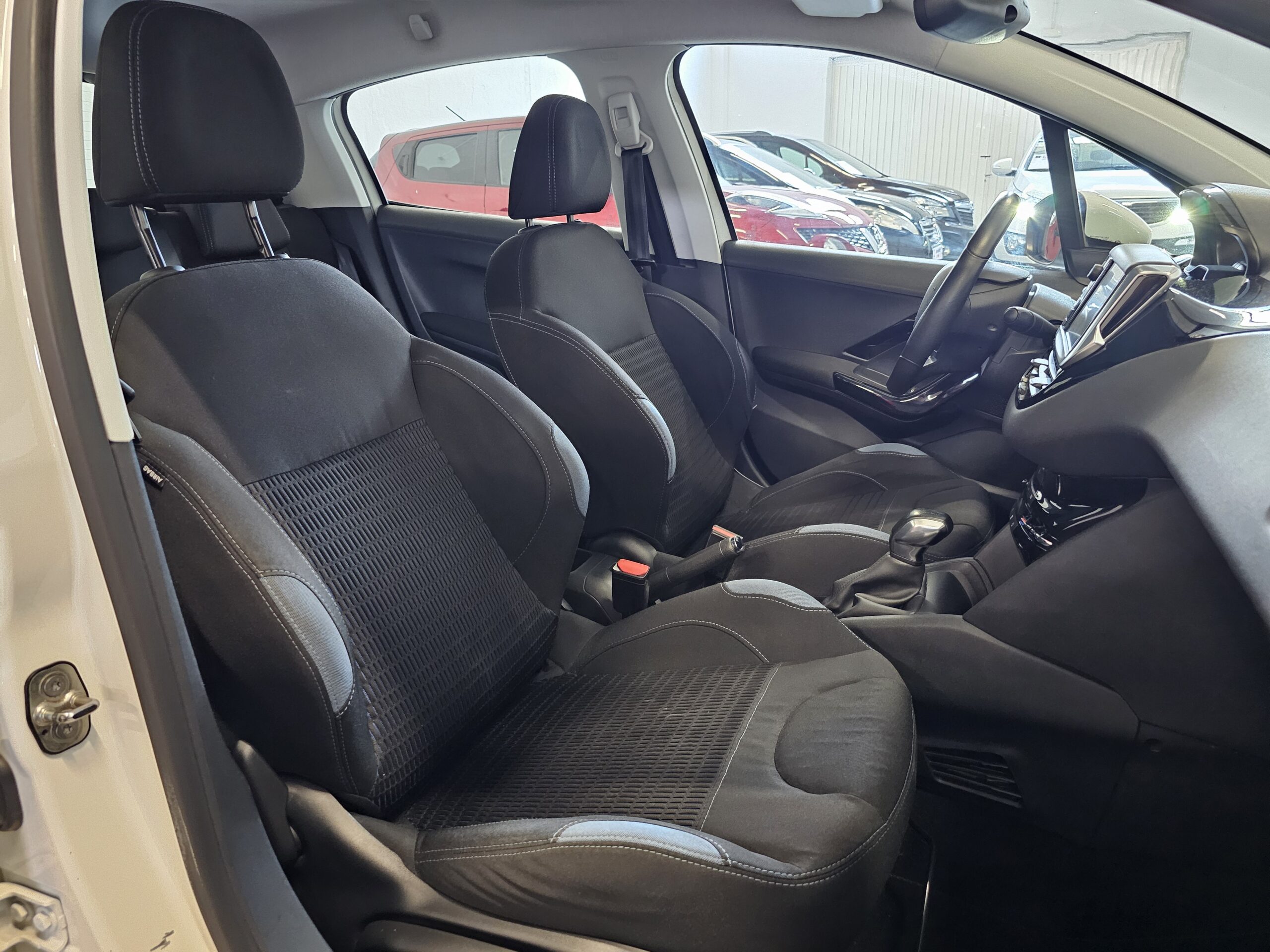 Peugeot 208 1.2 e-VTi Allure - Imagen 19
