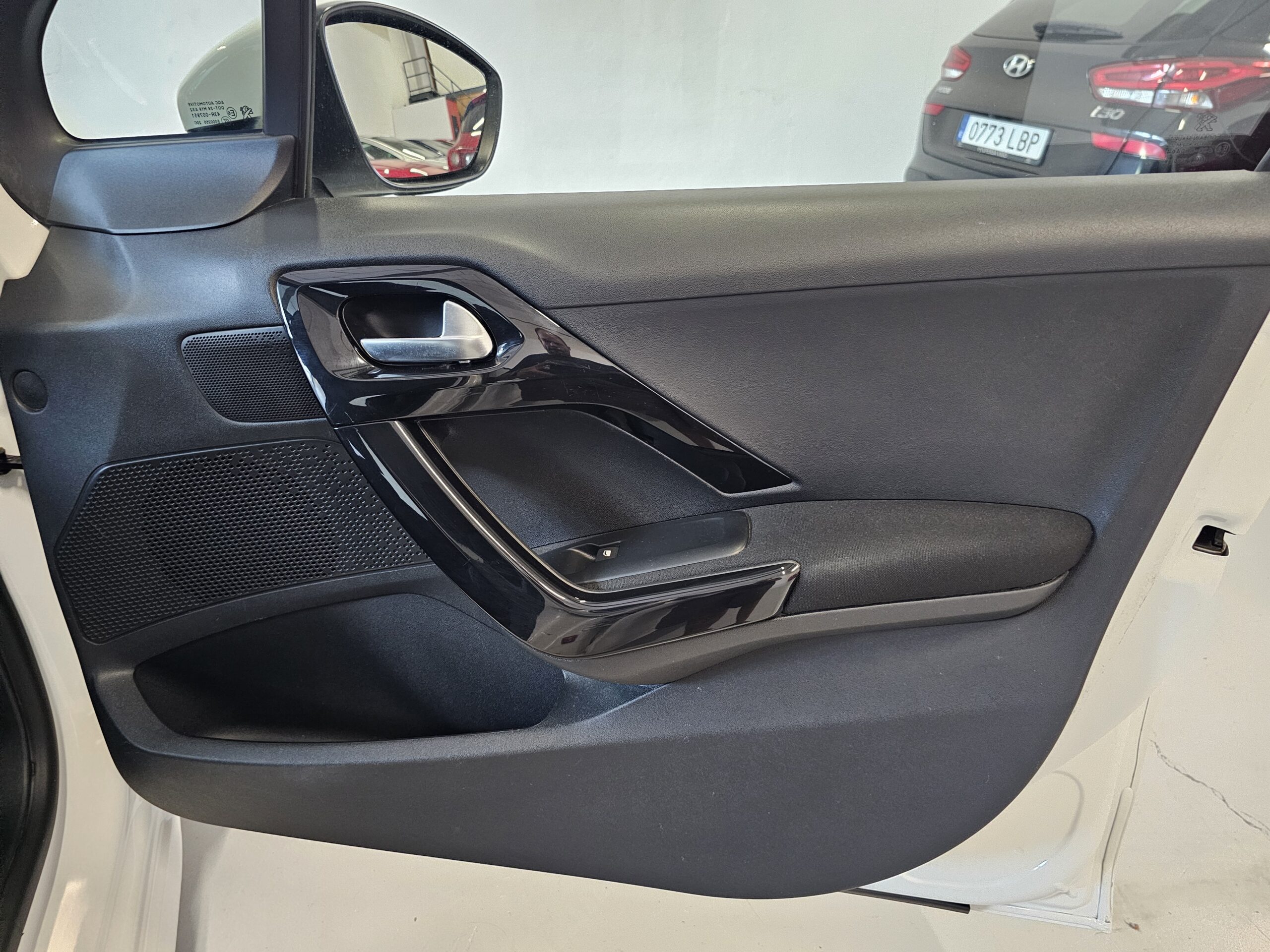 Peugeot 208 1.2 e-VTi Allure - Imagen 20