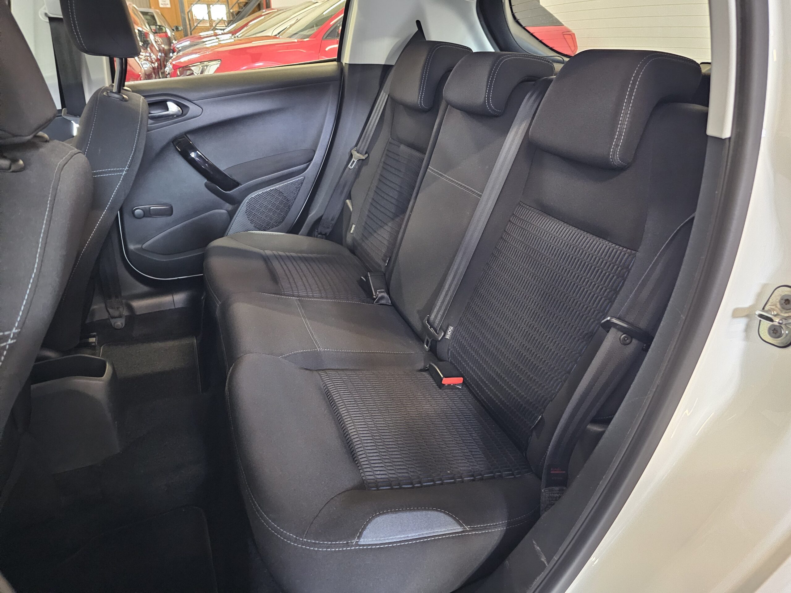 Peugeot 208 1.2 e-VTi Allure - Imagen 24