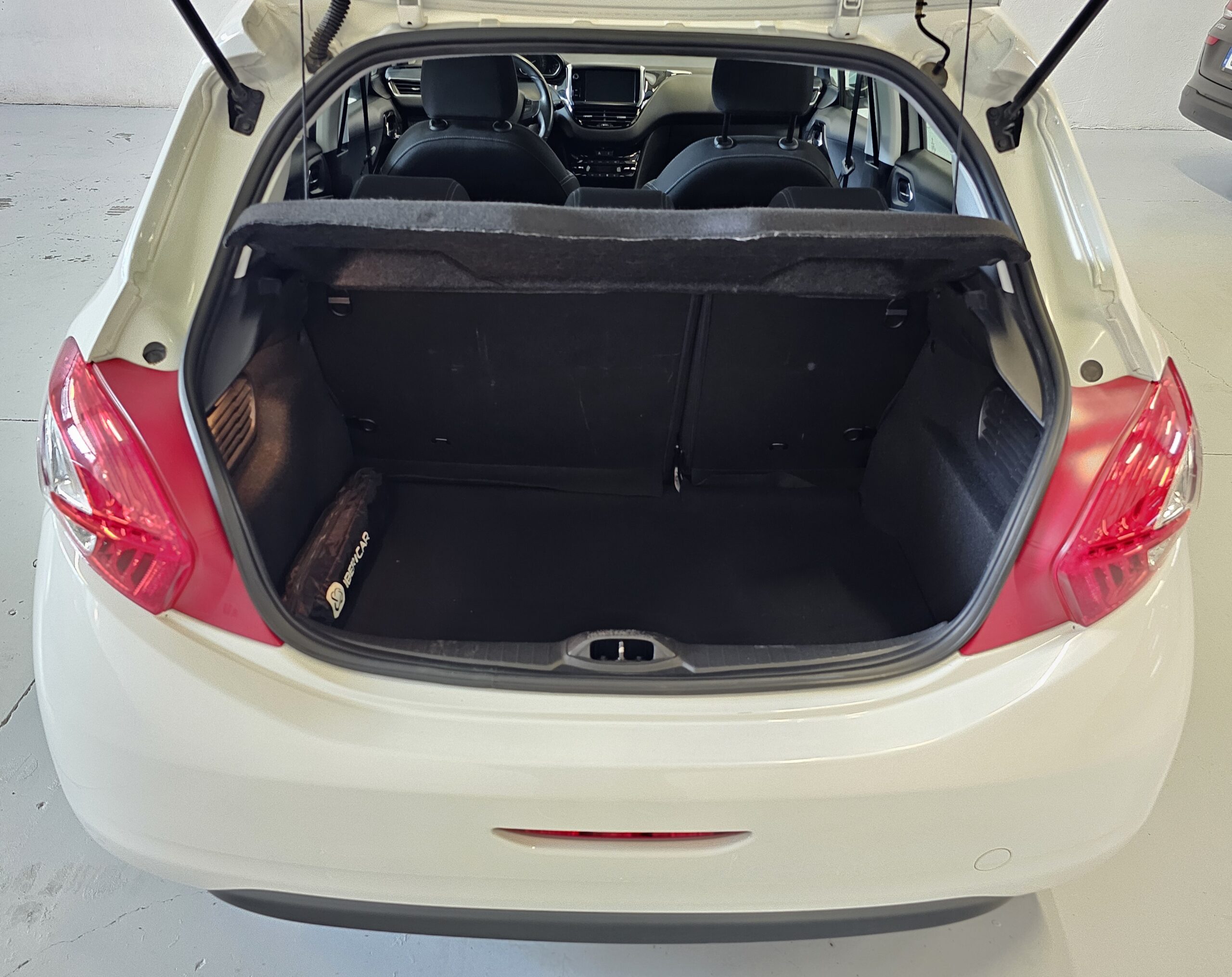 Peugeot 208 1.2 e-VTi Allure - Imagen 25